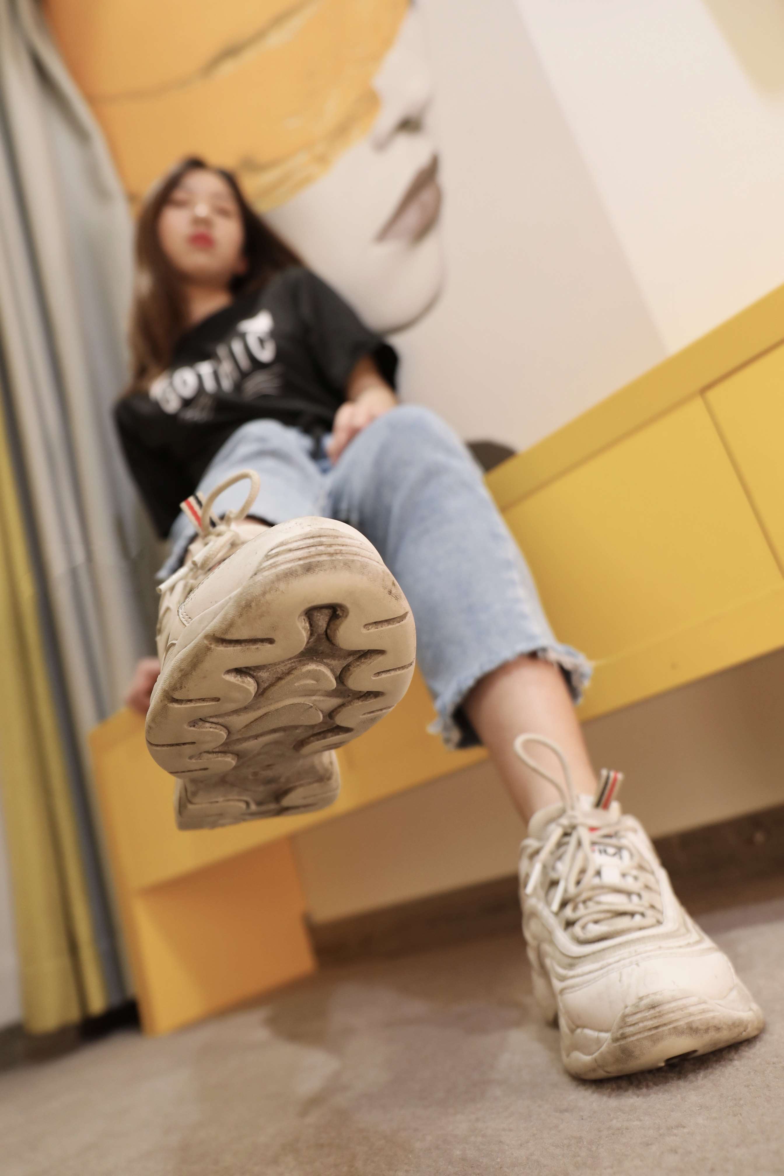 《学妹嫩足玩物》作品图