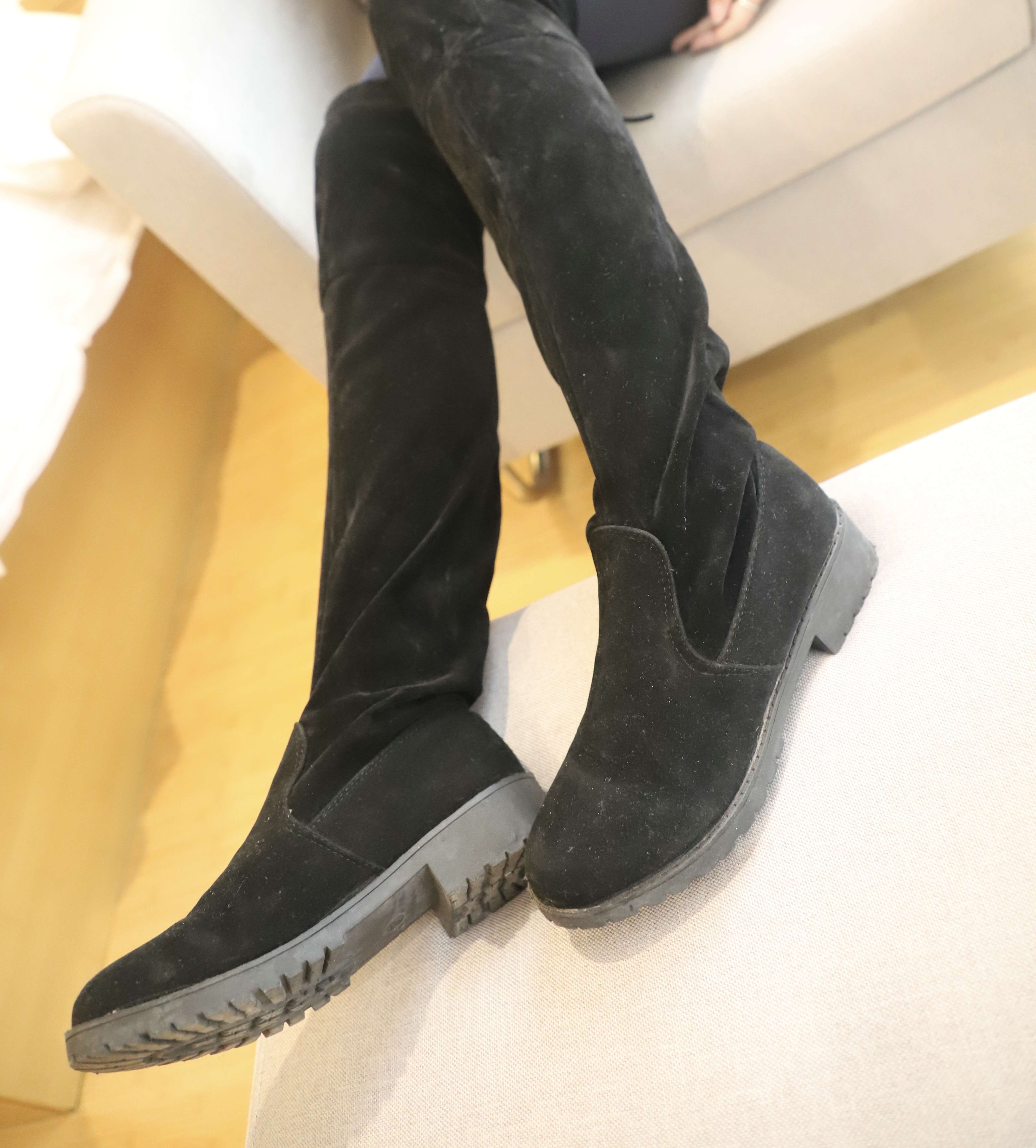 《长靴の黑丝脚丫》作品图