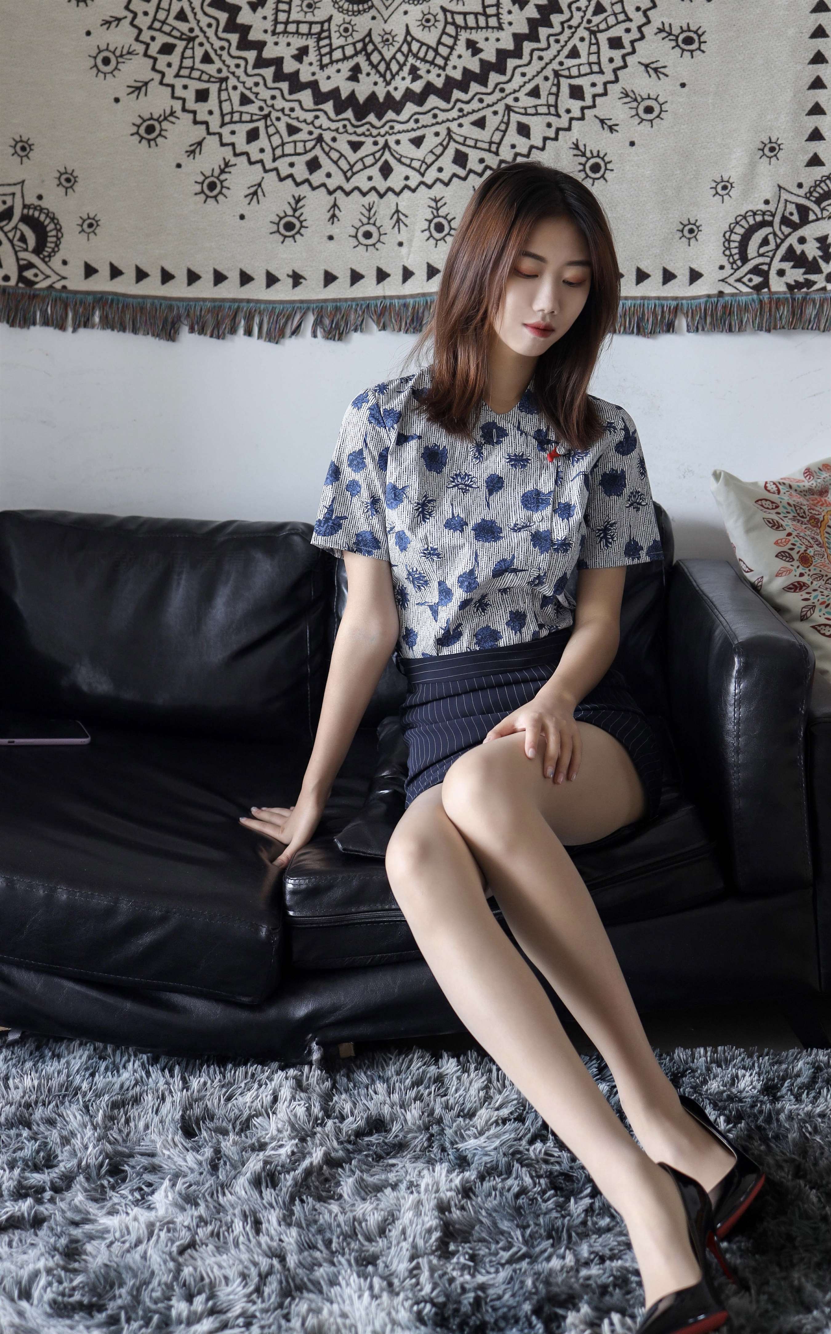 《包臀裙の高跟丝足》作品图