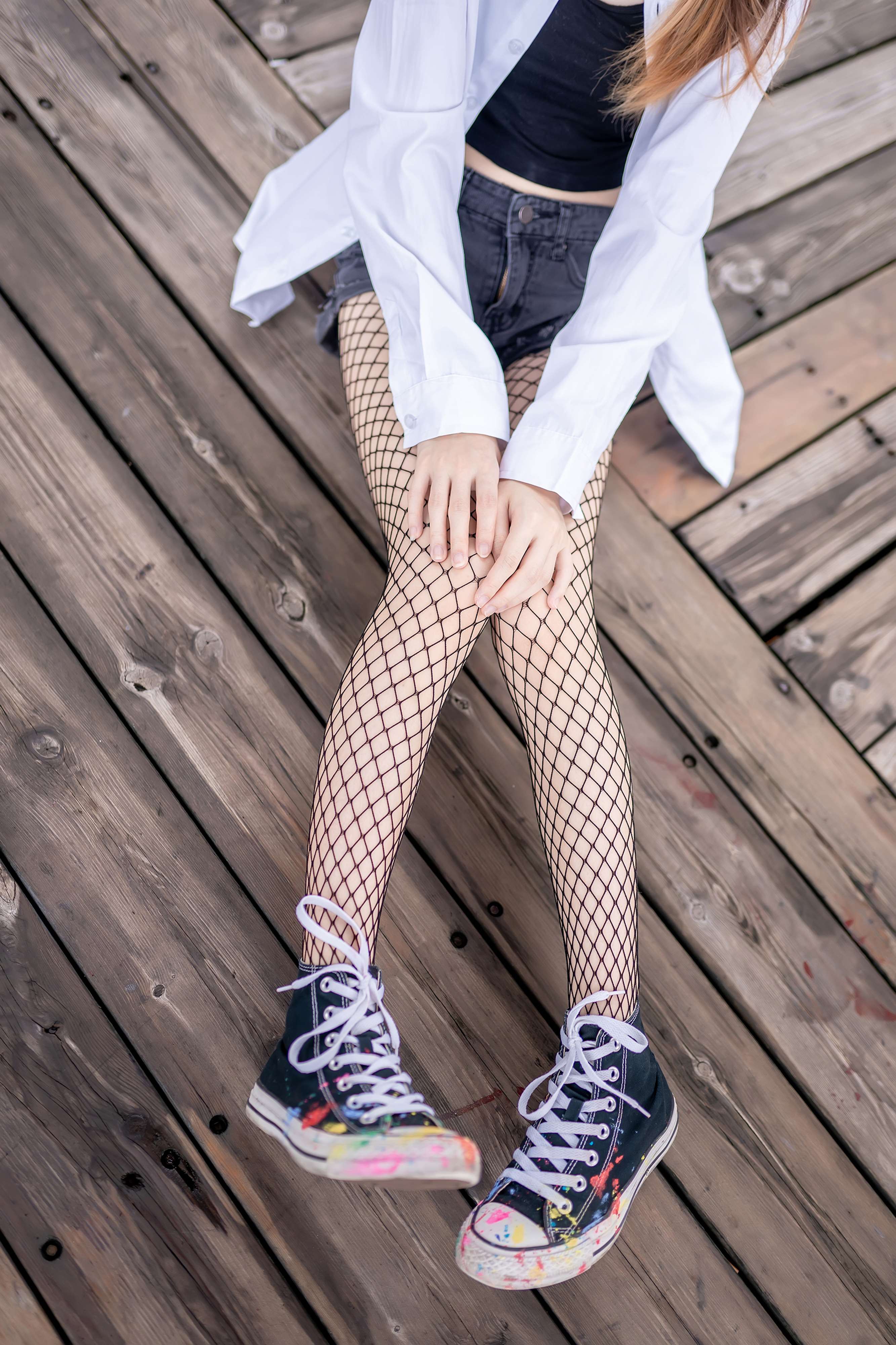 《高帮帆布鞋の网袜脚丫》作品图