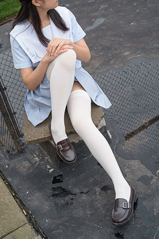 蓝色JK制服の白丝脚丫