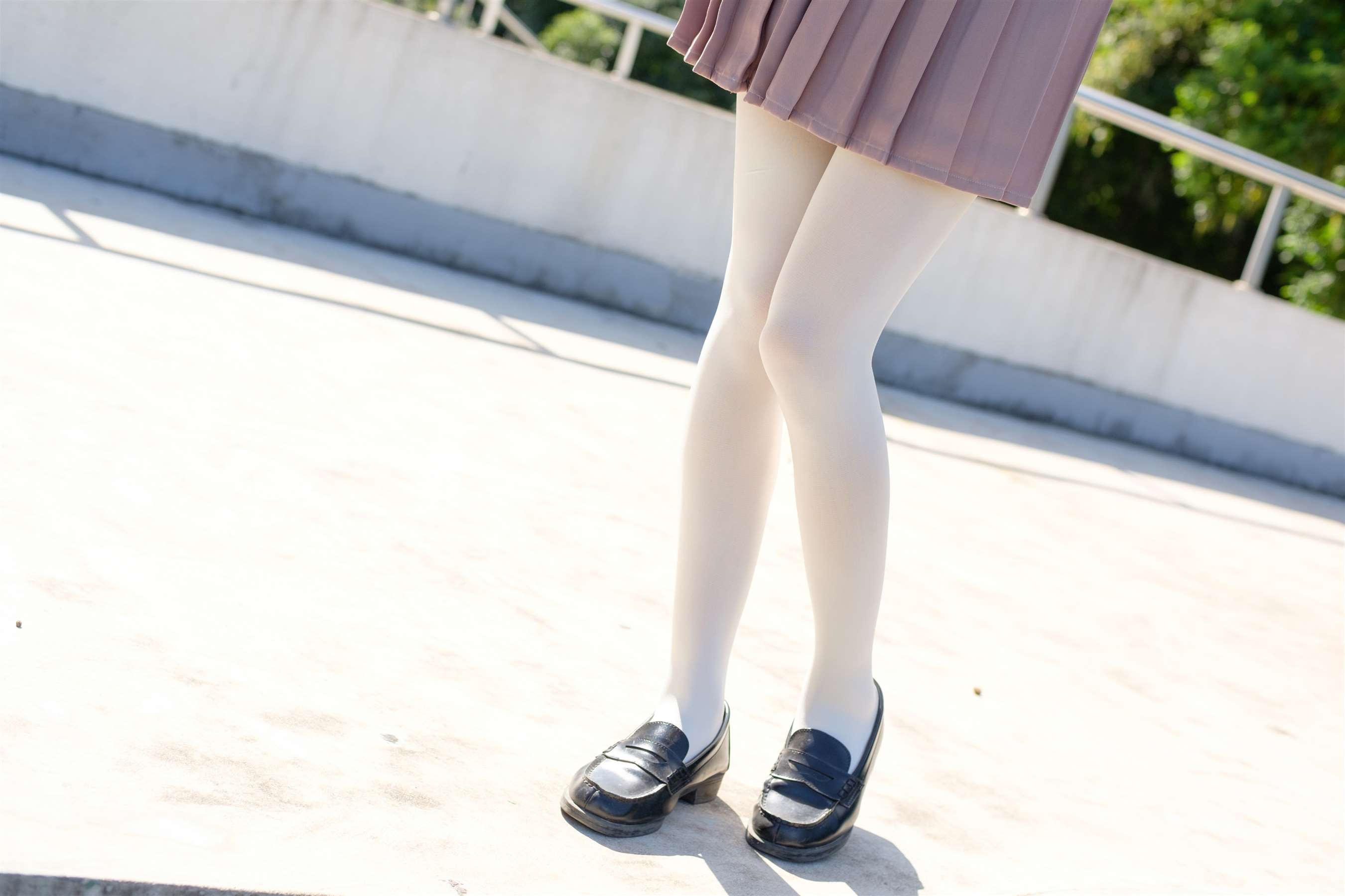 《操场上的白丝脚丫》作品图