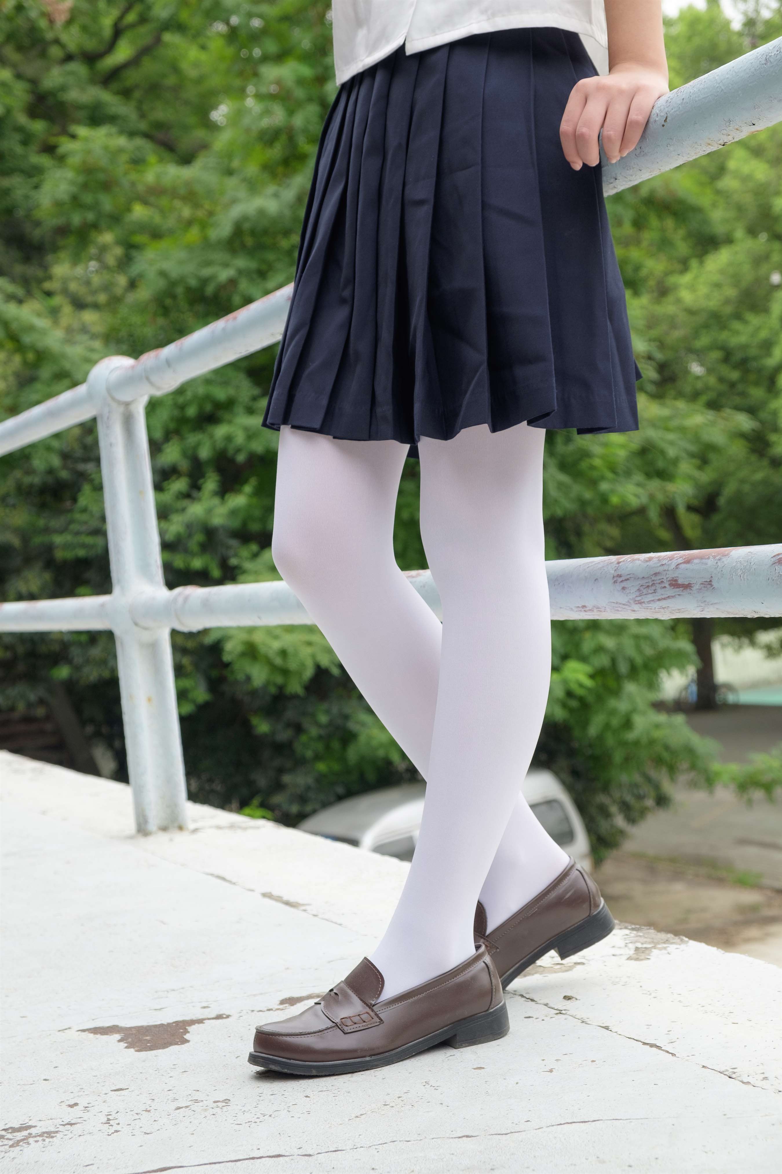 《学院风の白丝脚丫》作品图