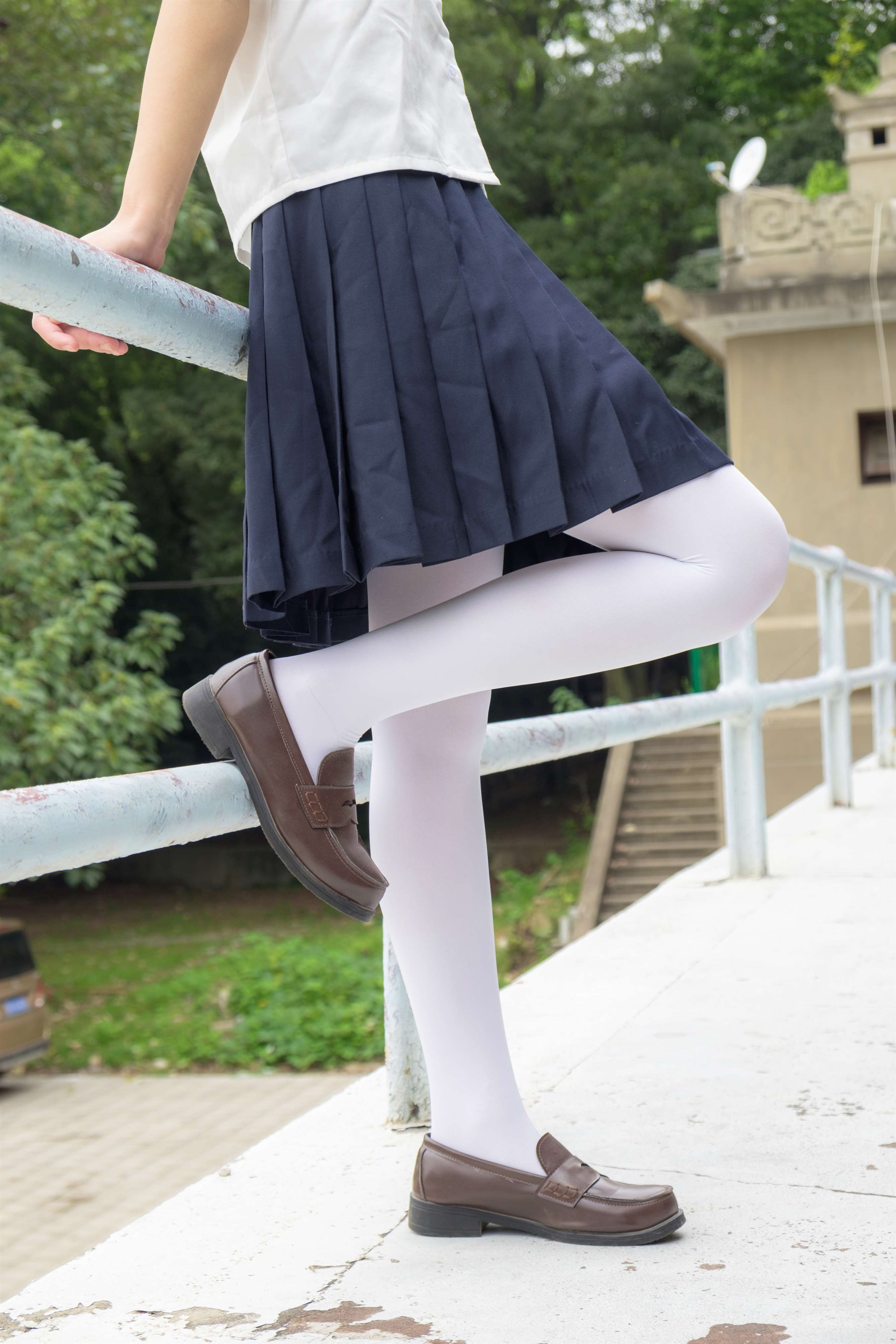 《学院风の白丝脚丫》作品图