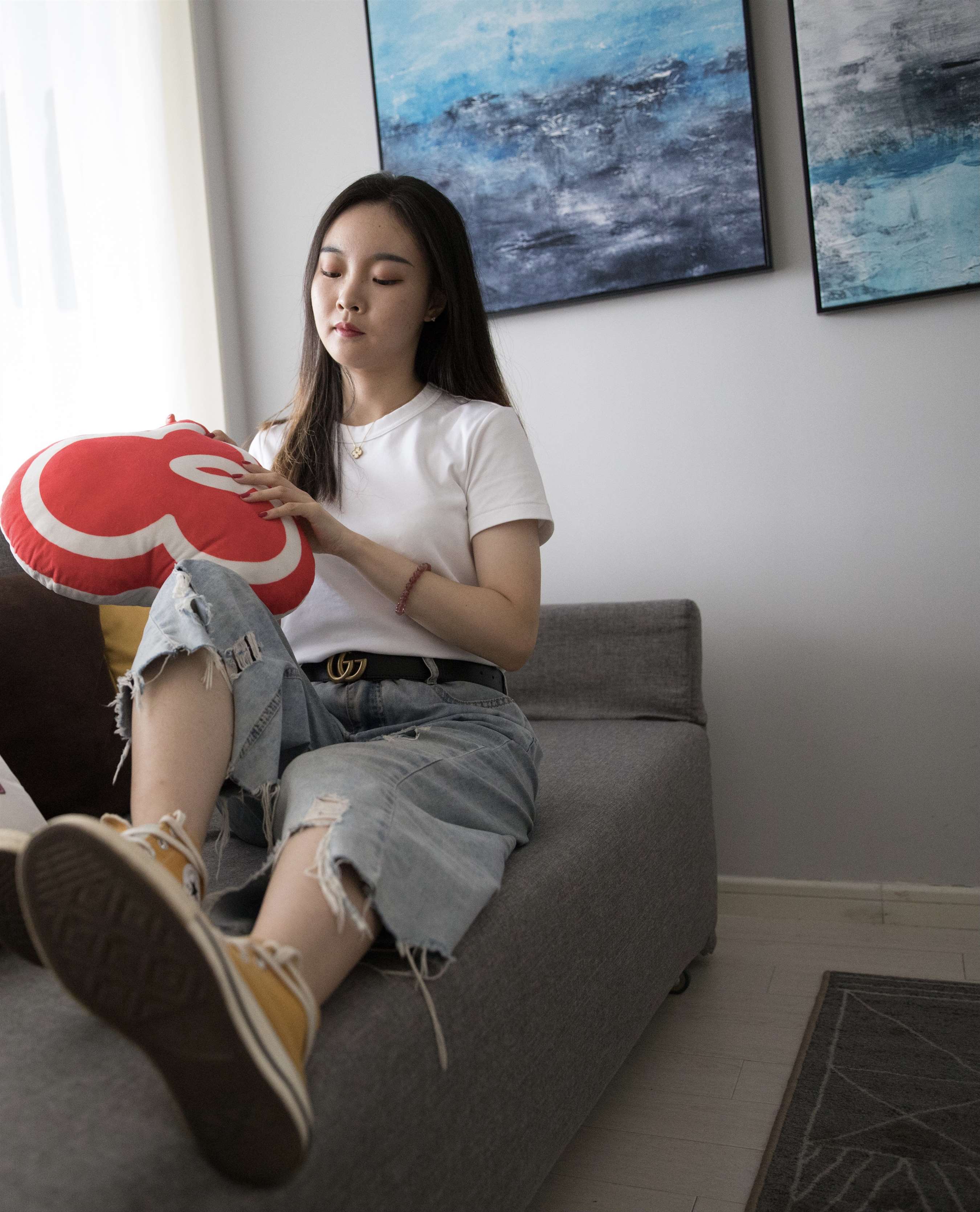 《黄色高帮帆布鞋の棉袜脚》作品图