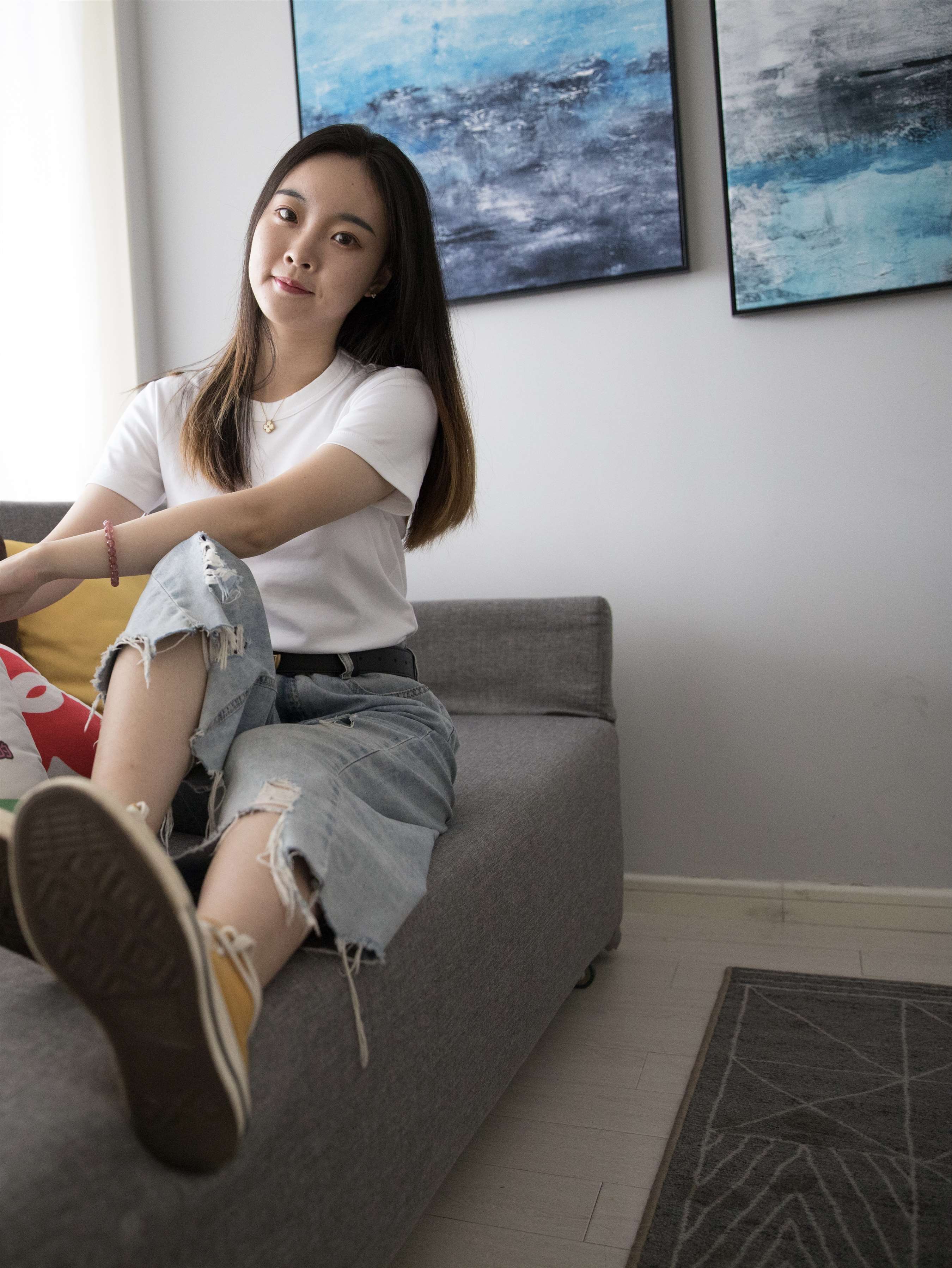 《黄色高帮帆布鞋の棉袜脚》作品图