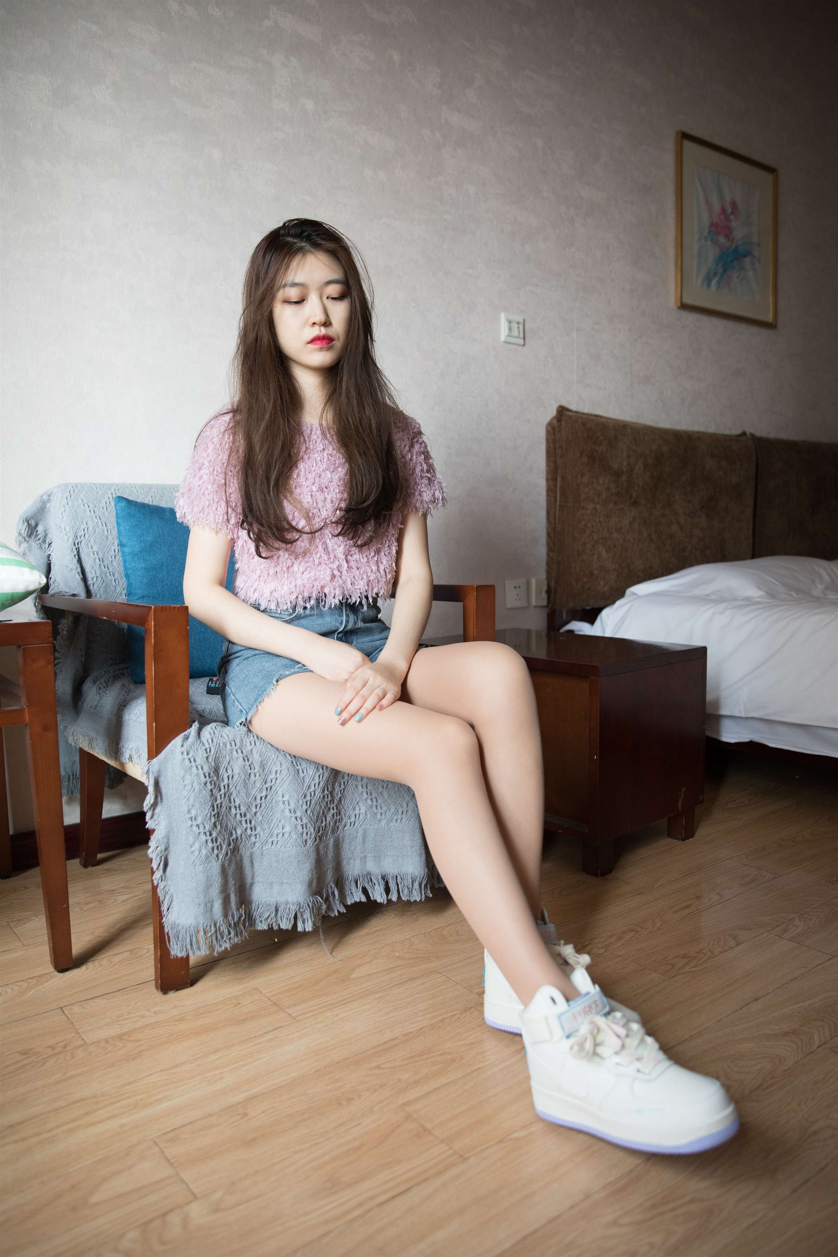 《热裤球鞋の丝足【套图+视频】》作品图