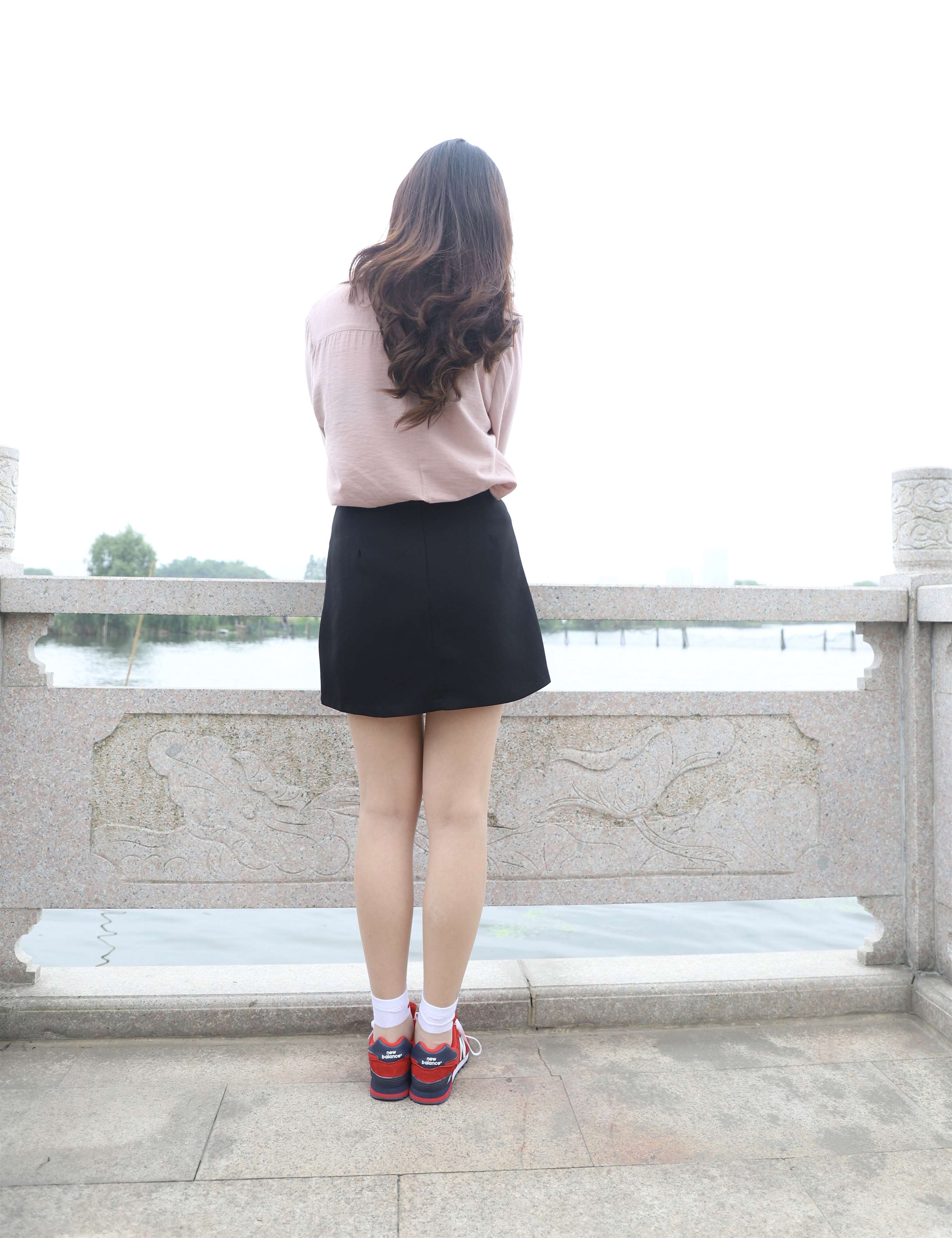 《新百伦の冰丝脚丫【套图+视频】》作品图