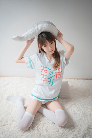 cos服T恤の白丝脚丫