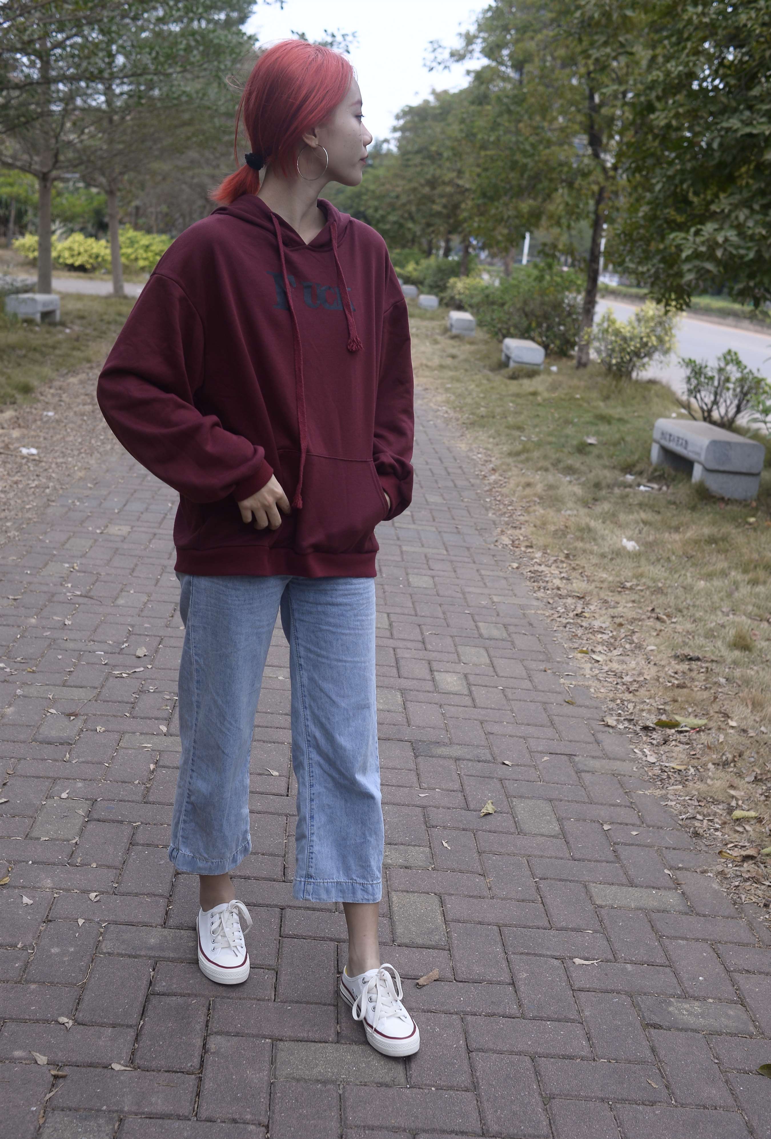 《红发少女の帆布鞋船袜脚【套图+视频1个】》作品图