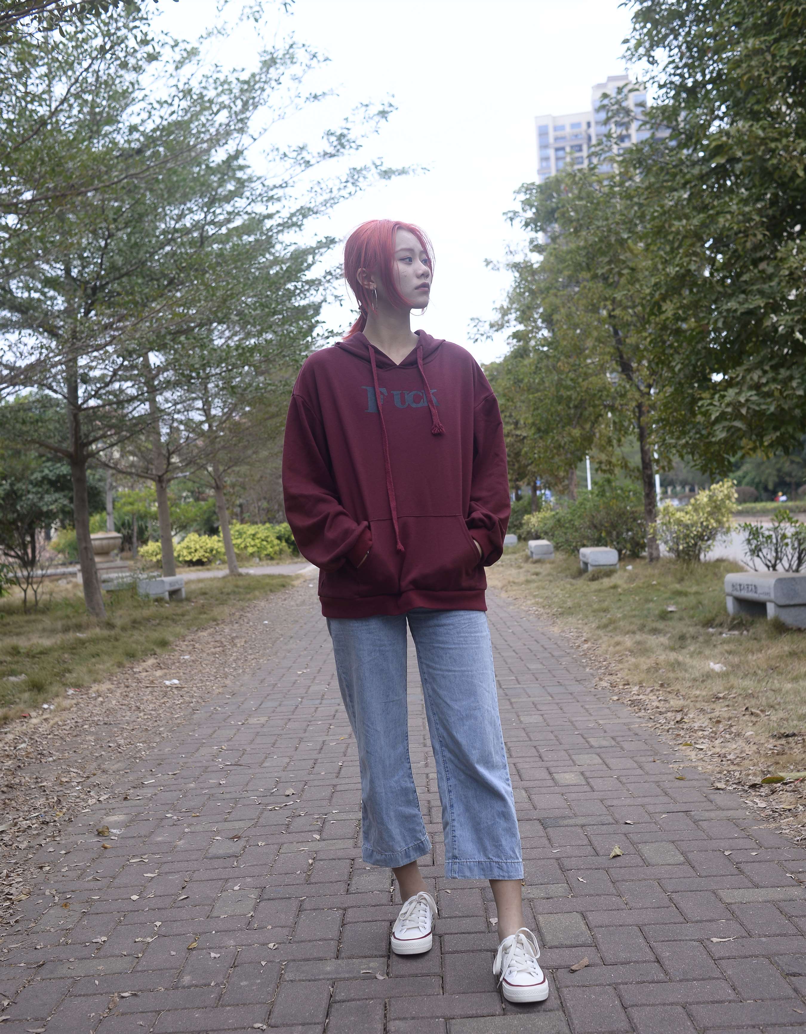 《红发少女の帆布鞋船袜脚【套图+视频1个】》作品图