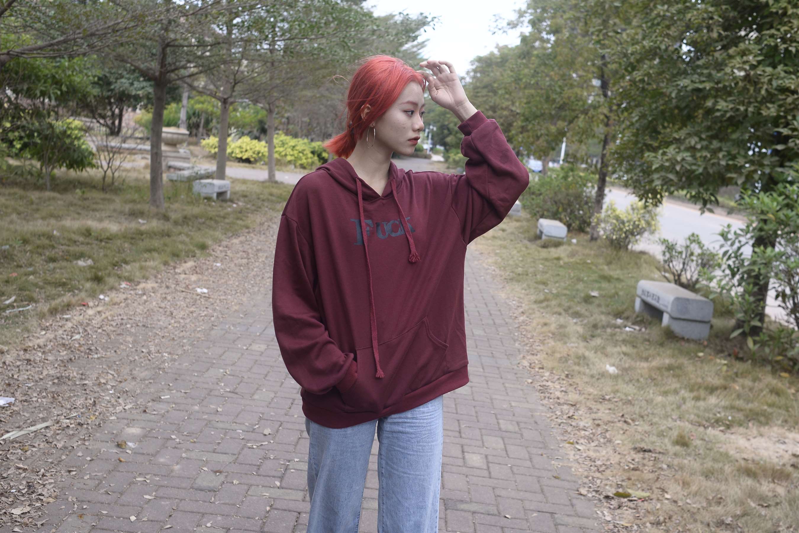 《红发少女の帆布鞋船袜脚【套图+视频1个】》作品图