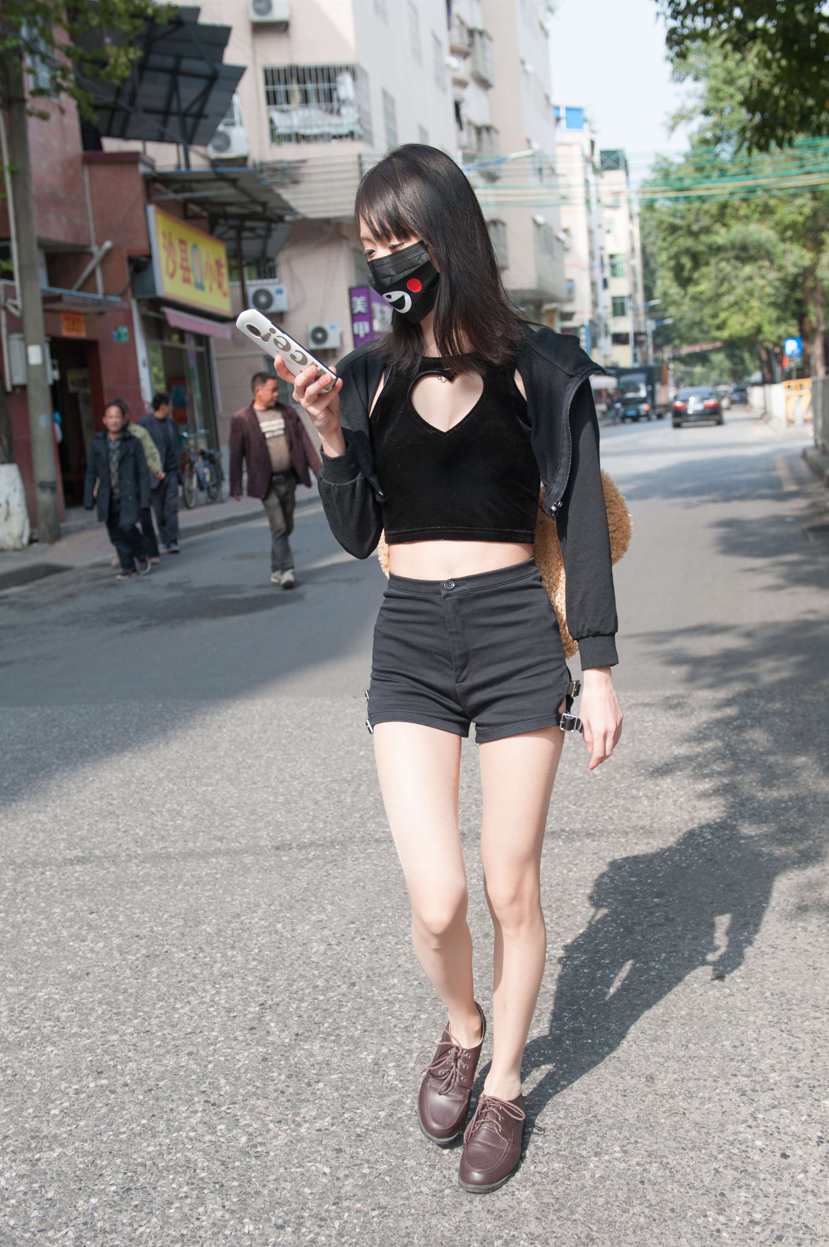 《热裤の肉丝脚》作品图