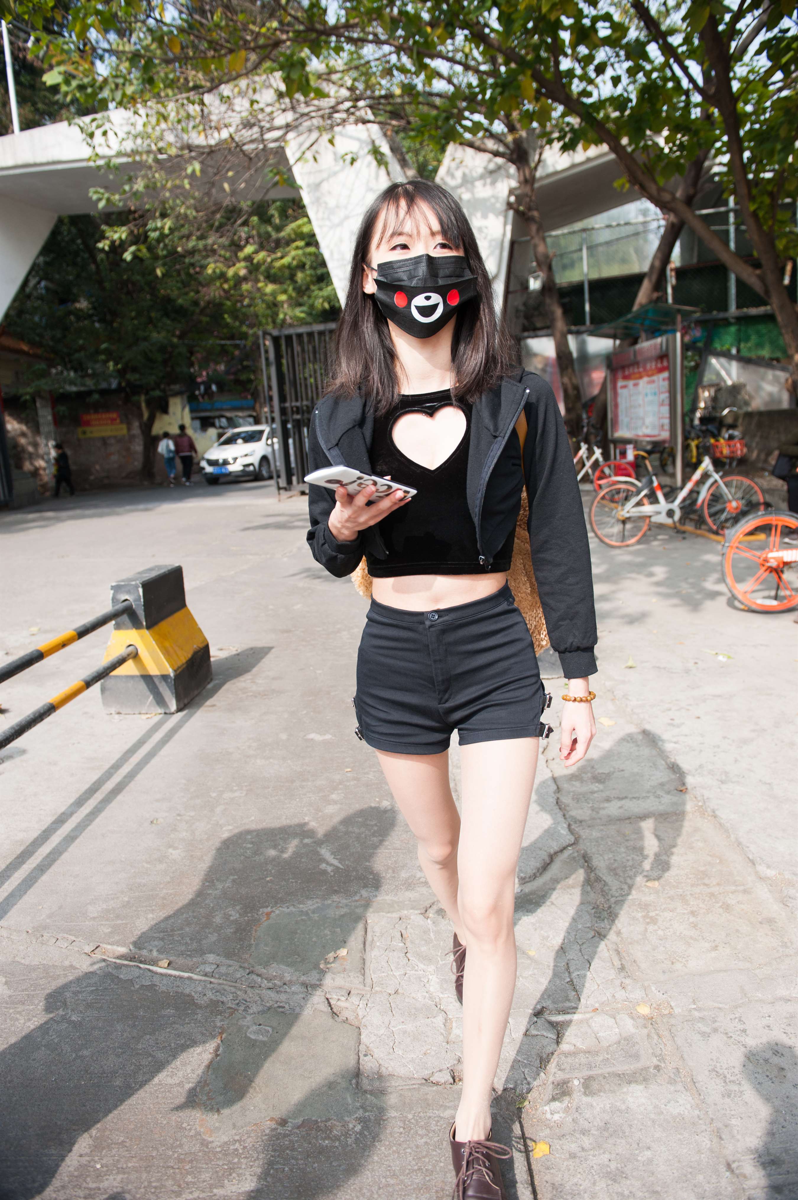 《热裤の肉丝脚》作品图