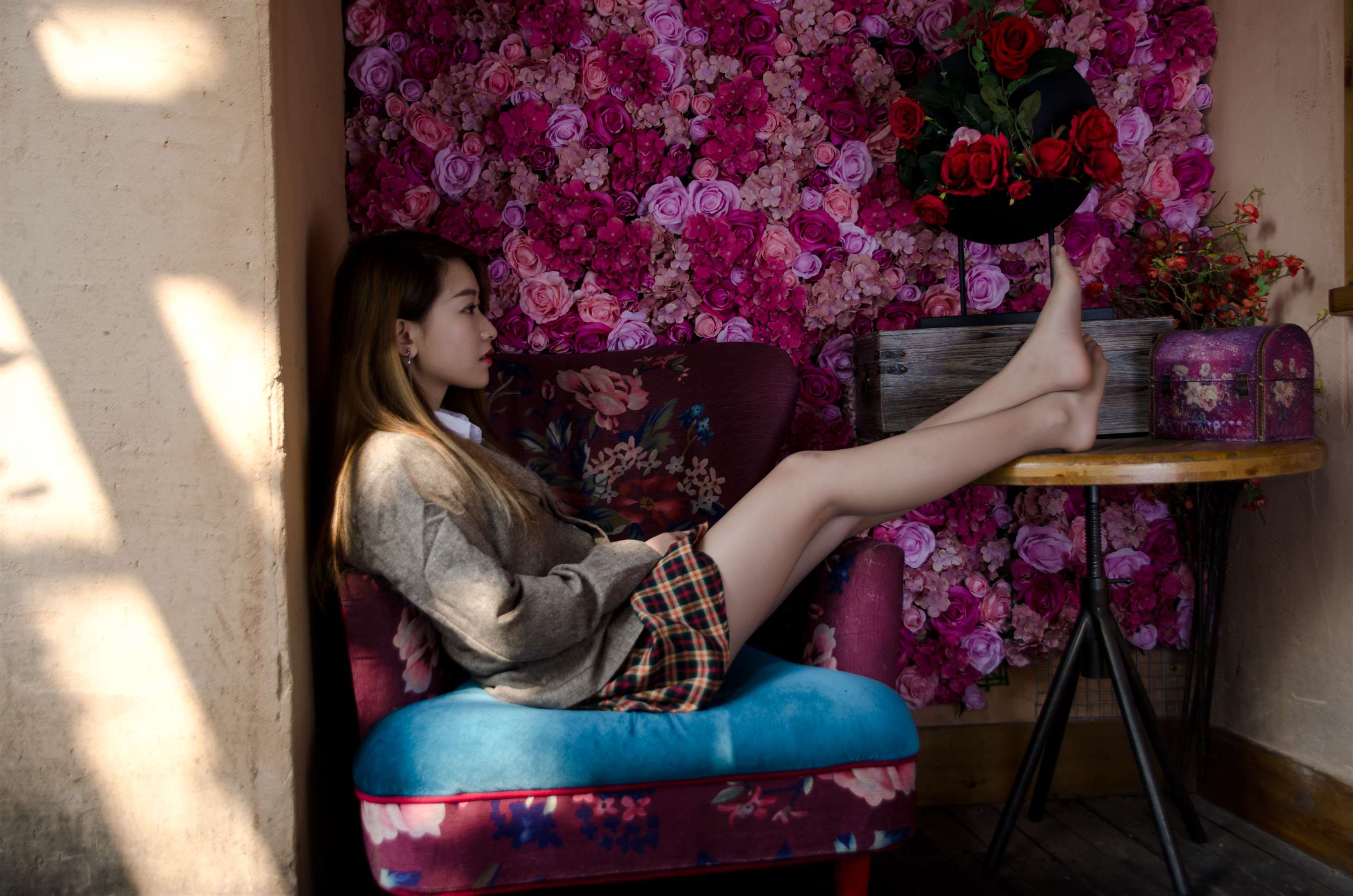 《咖啡厅衬衣短靴の肉丝脚丫》作品图