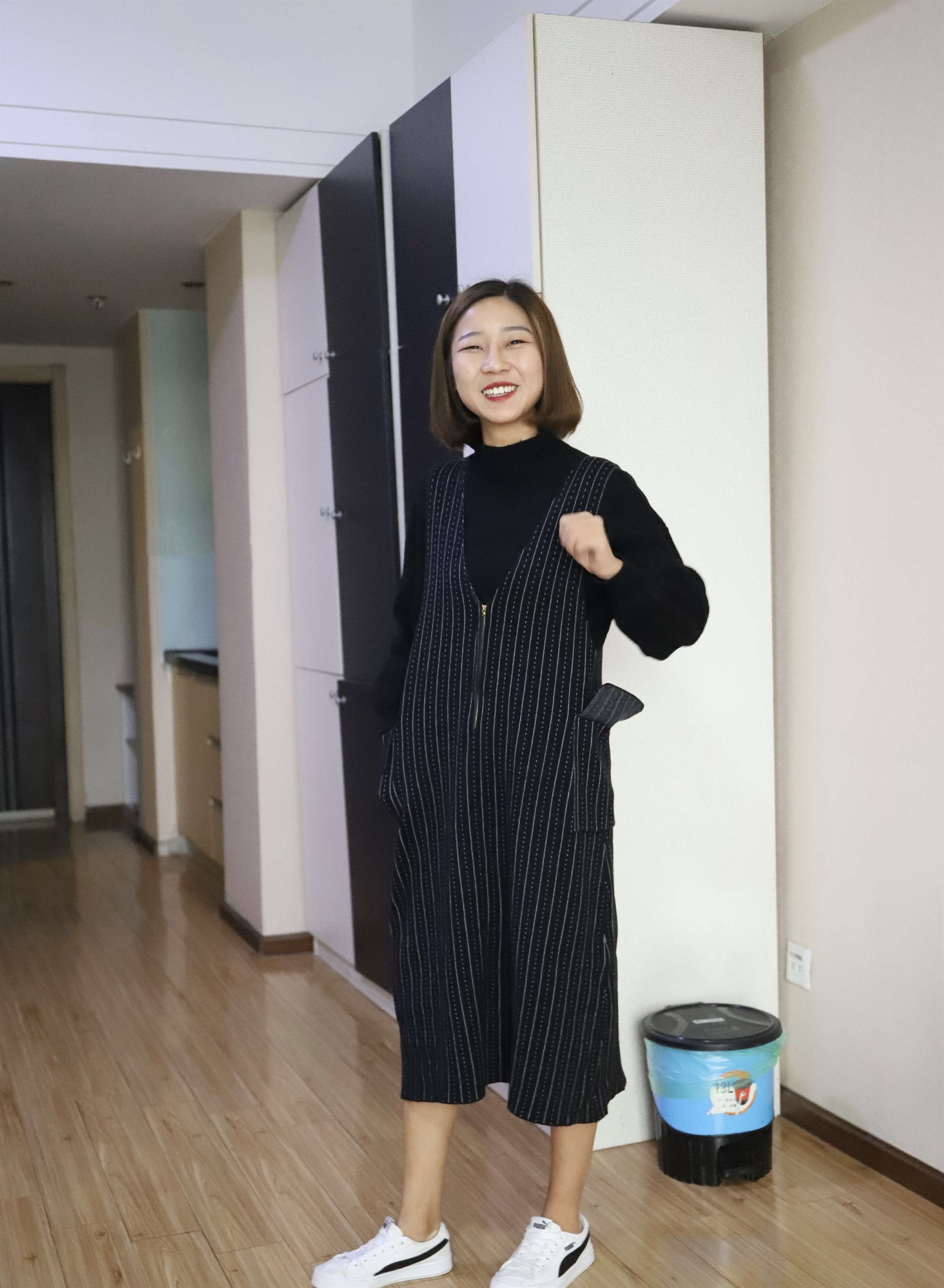 《长裙板鞋の船袜脚》作品图