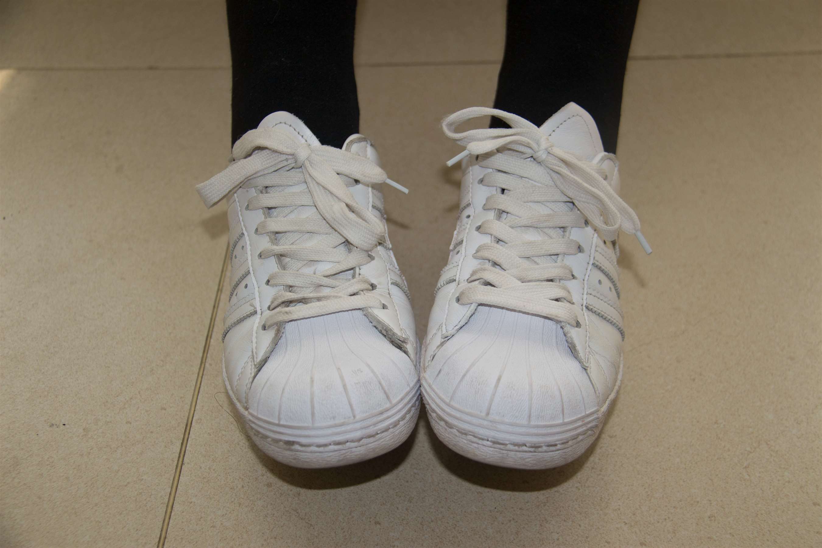 《黑袜裤の灰棉袜脚》作品图