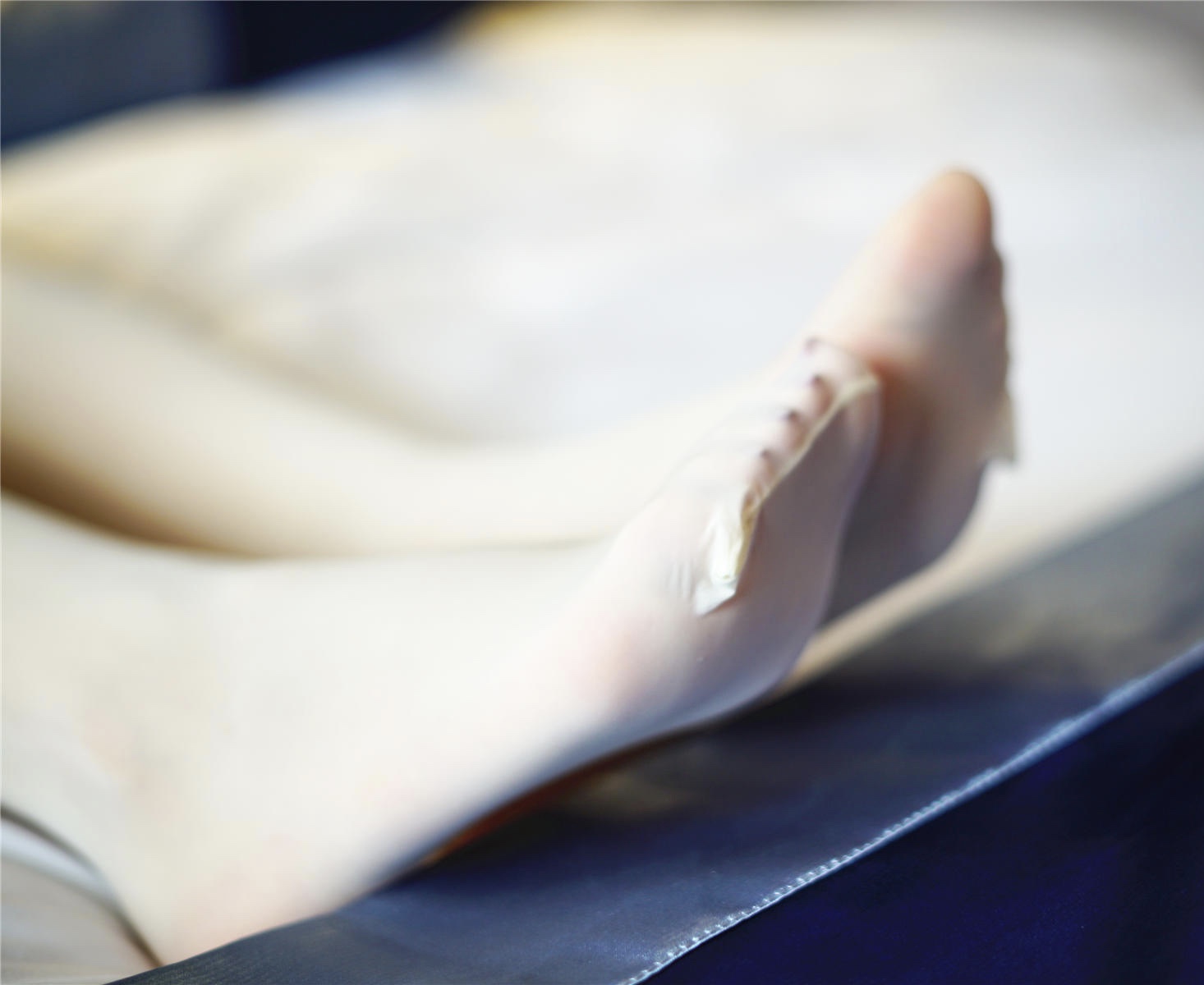 《蓝裙の丝足脚丫》作品图