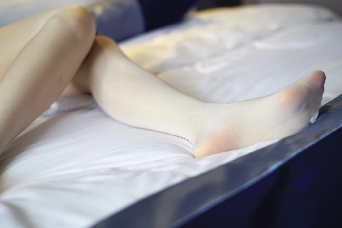 《蓝裙の丝足脚丫》作品图