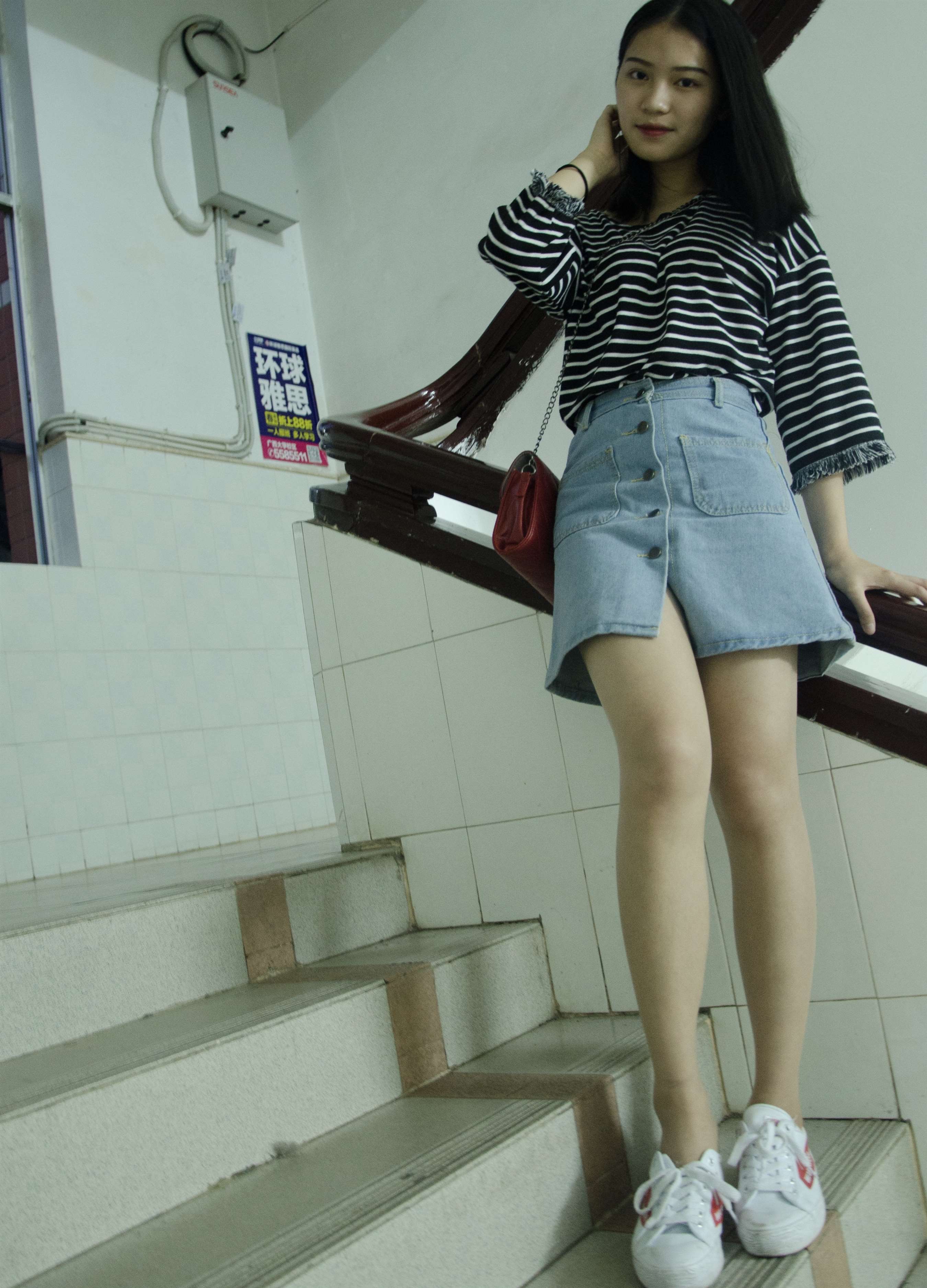《牛仔裙の丝足学妹》作品图
