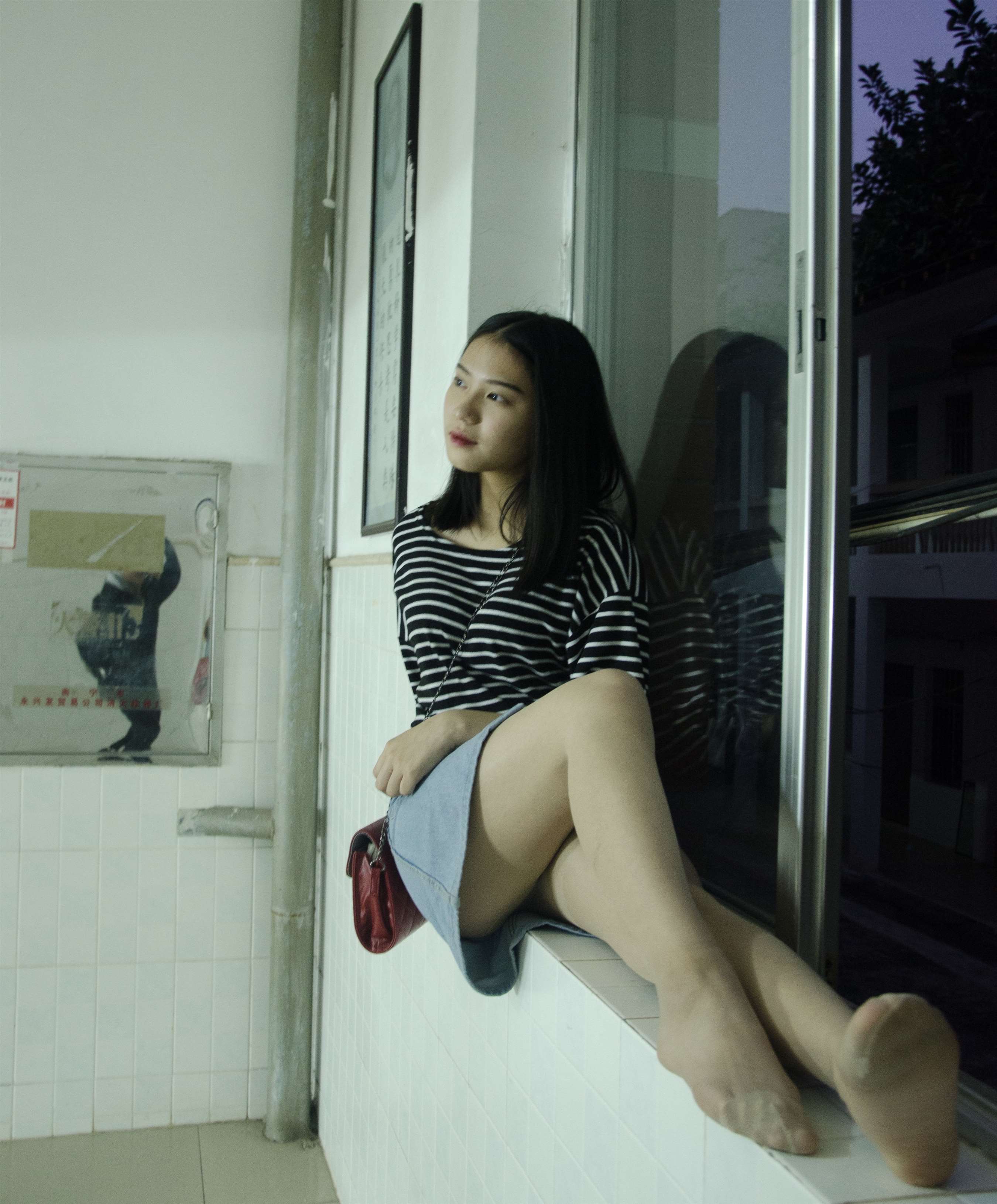 《牛仔裙の丝足学妹》作品图