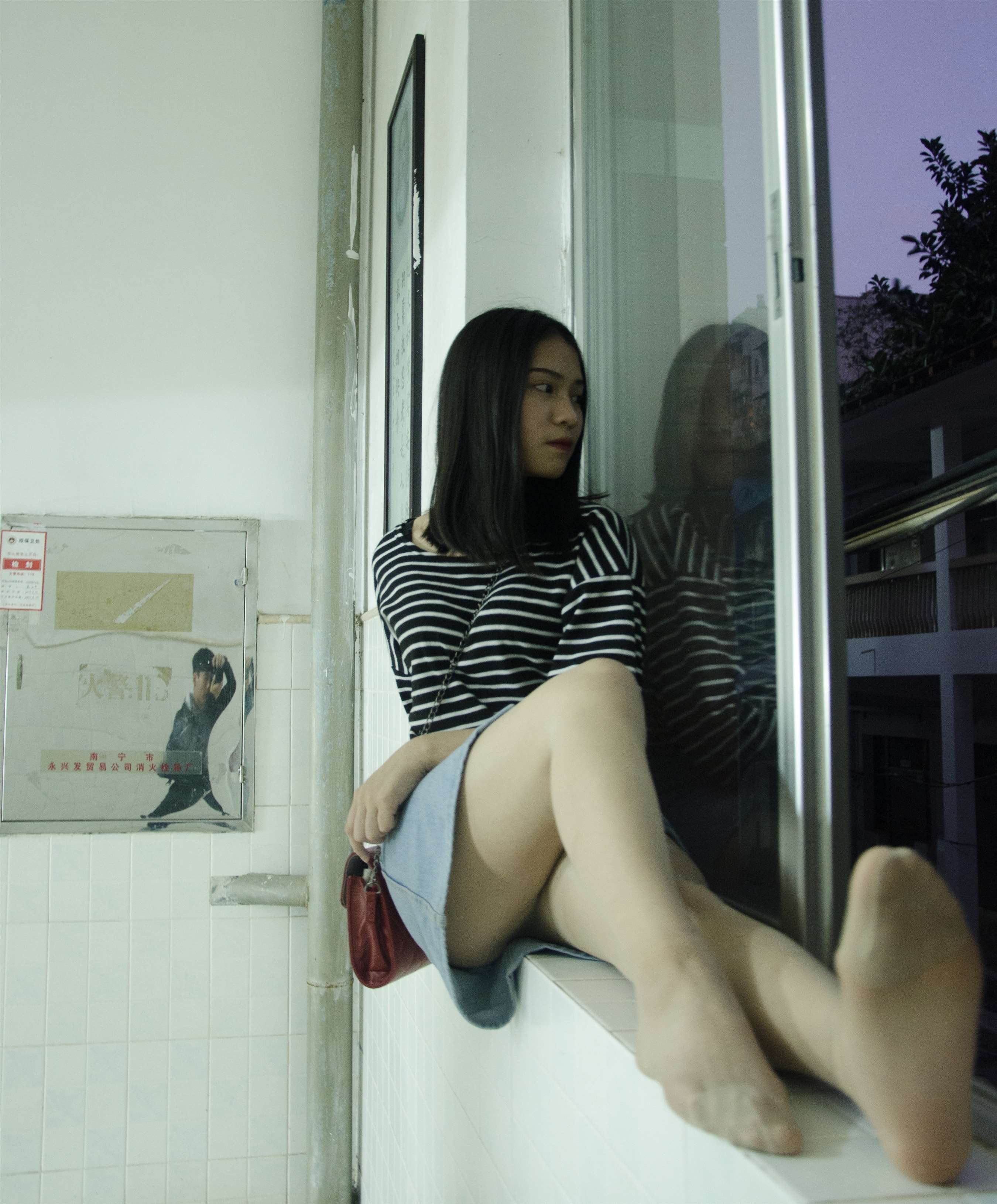 《牛仔裙の丝足学妹》作品图