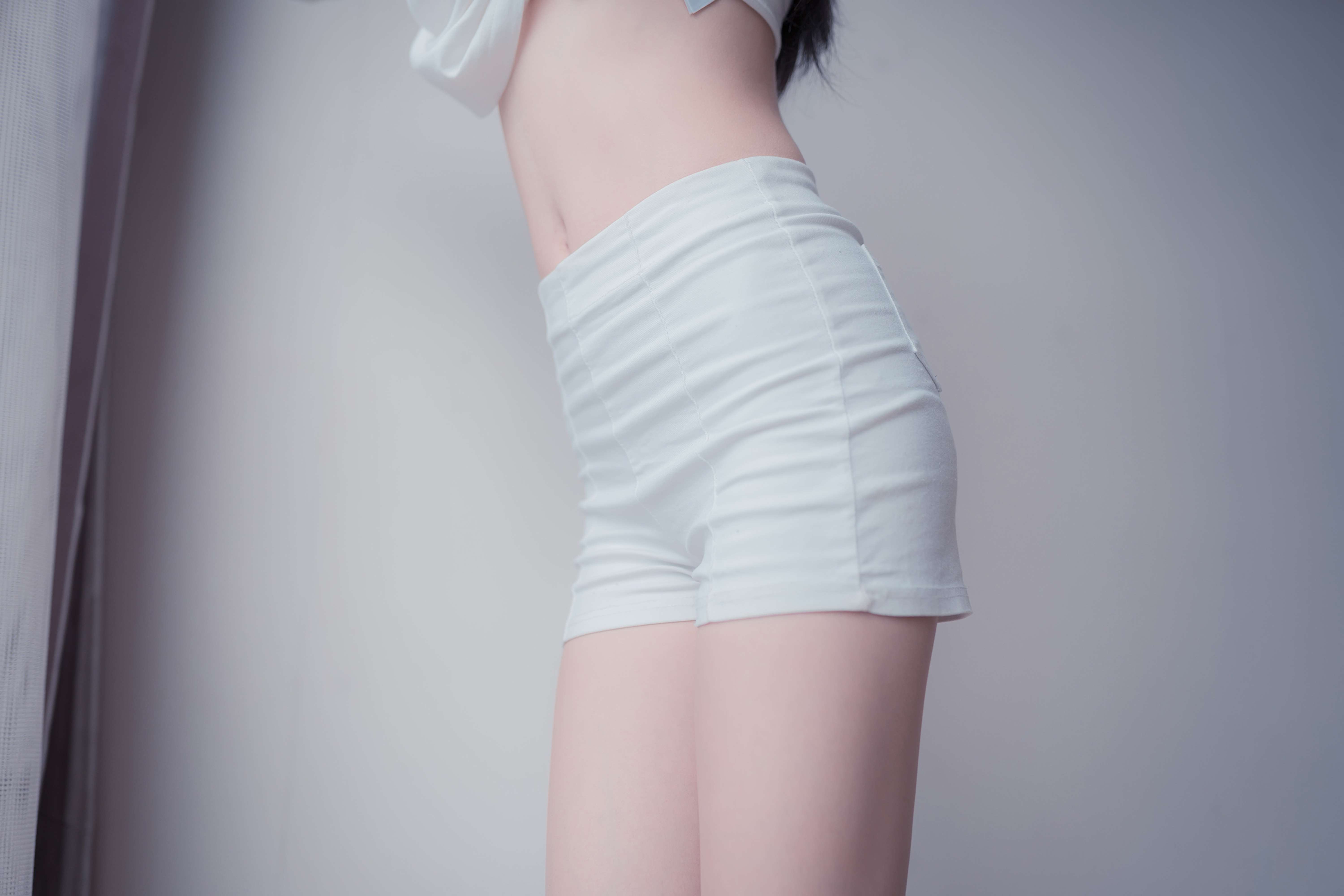 《热裤丝足》作品图