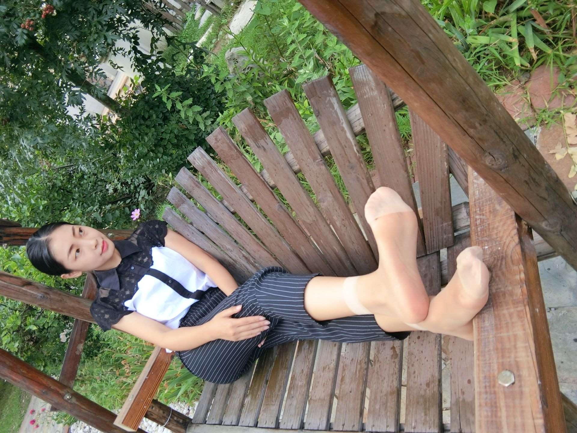 《学妹的短丝脚丫》作品图