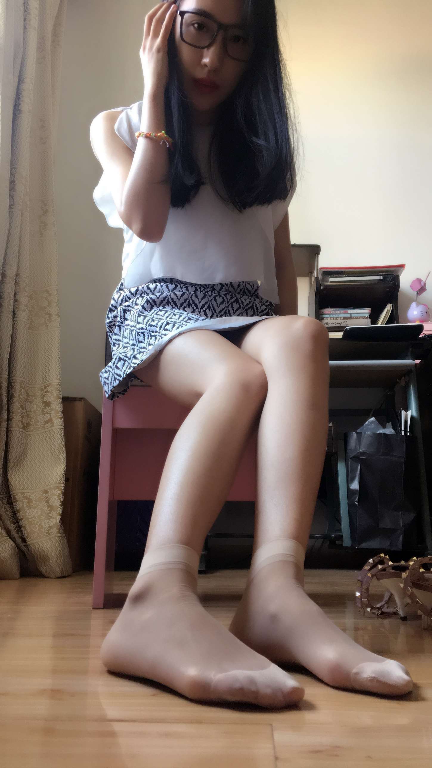 《眼镜学妹の牛仔短丝脚》作品图