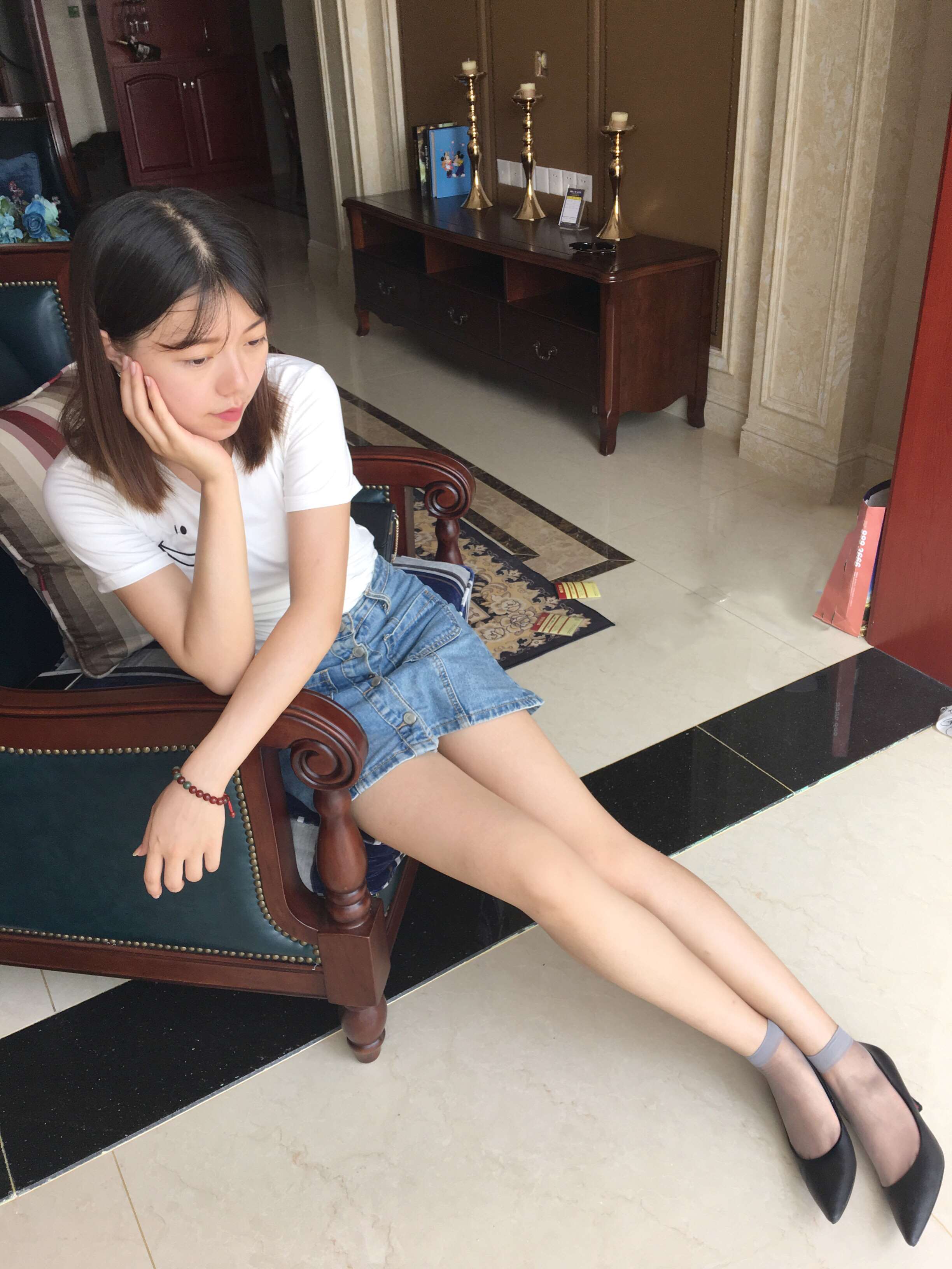 《短裙の短丝足》作品图