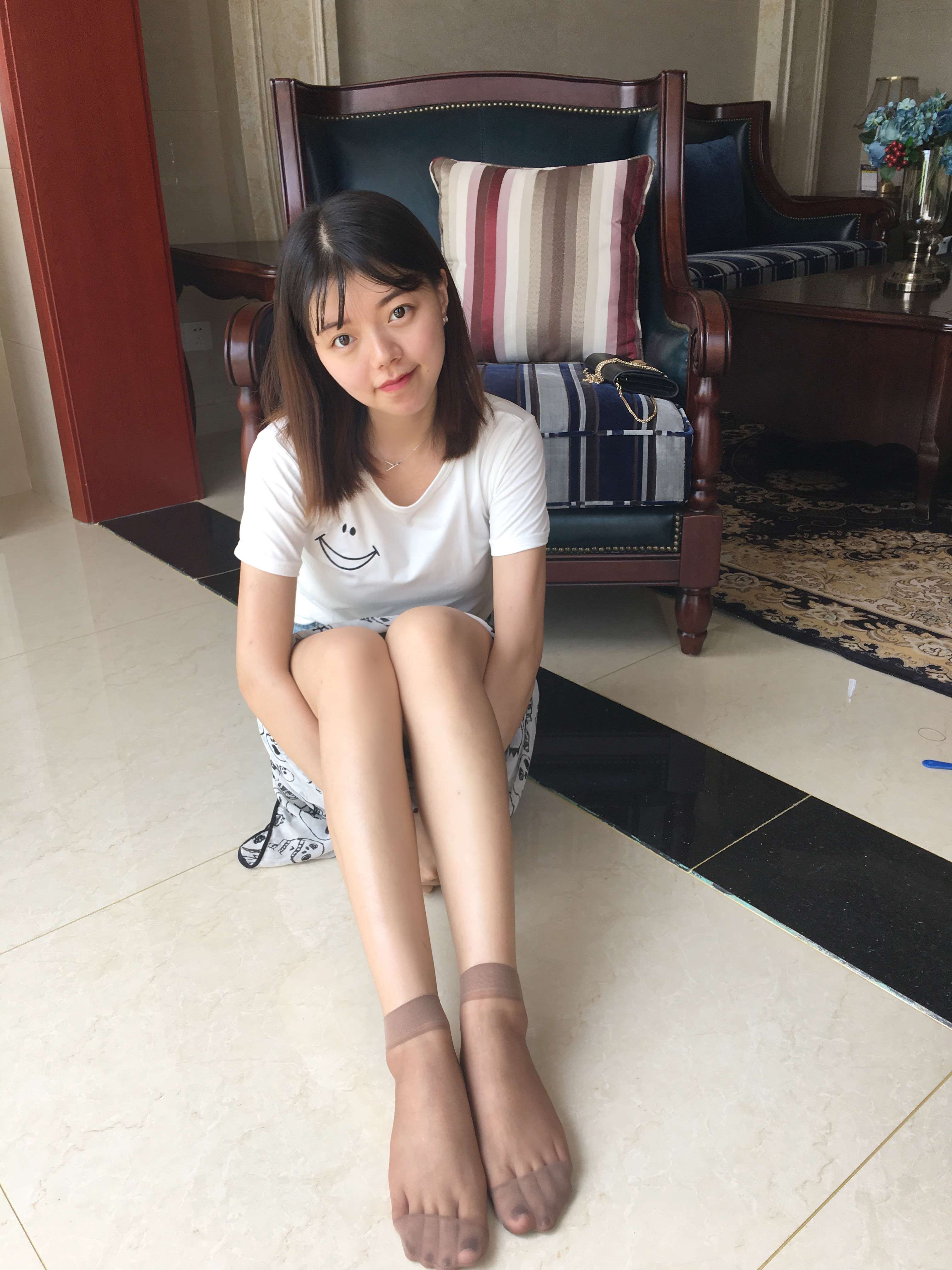 《短裙の短丝足》作品图