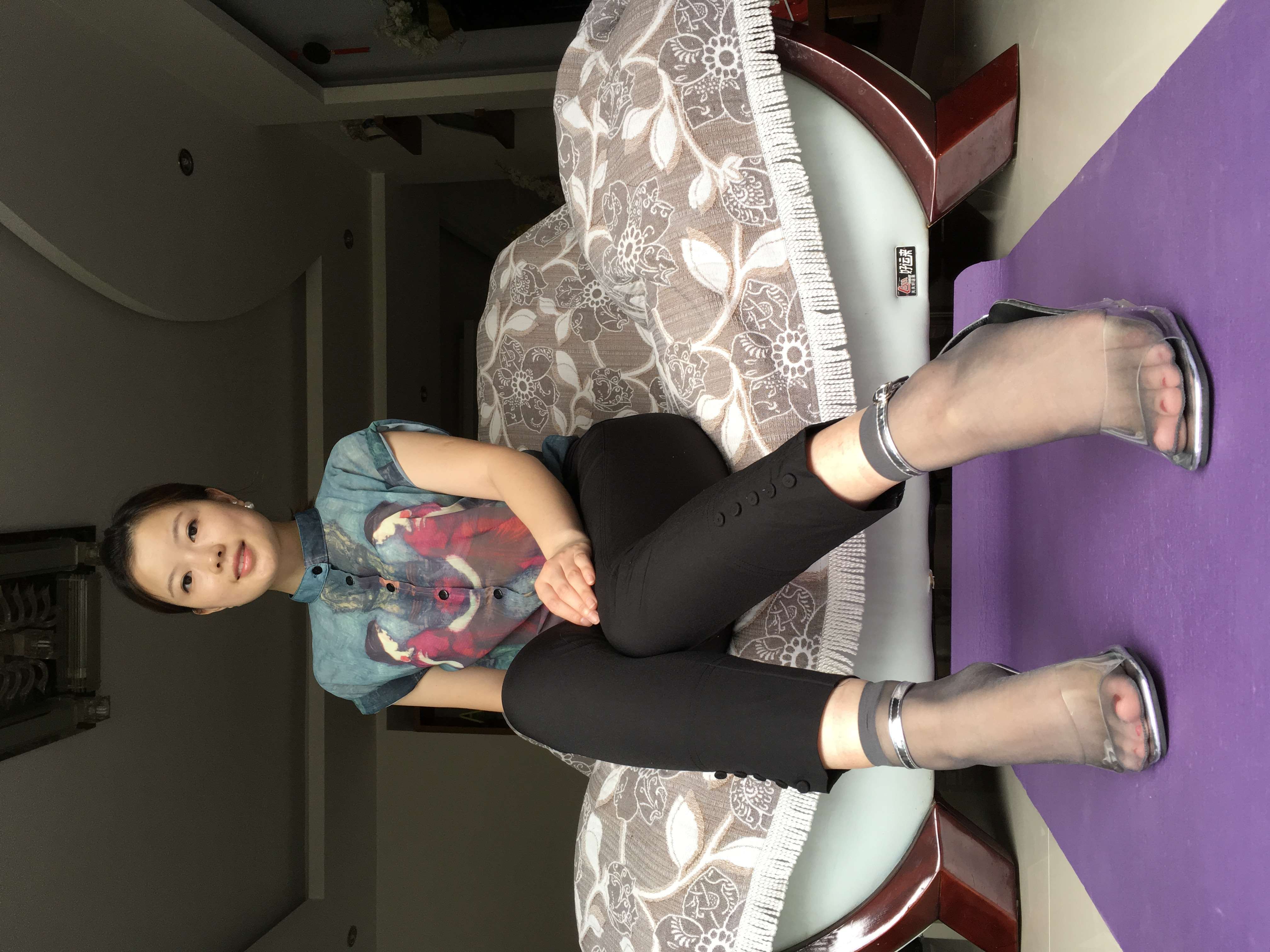 《夏丽的短丝脚丫》作品图