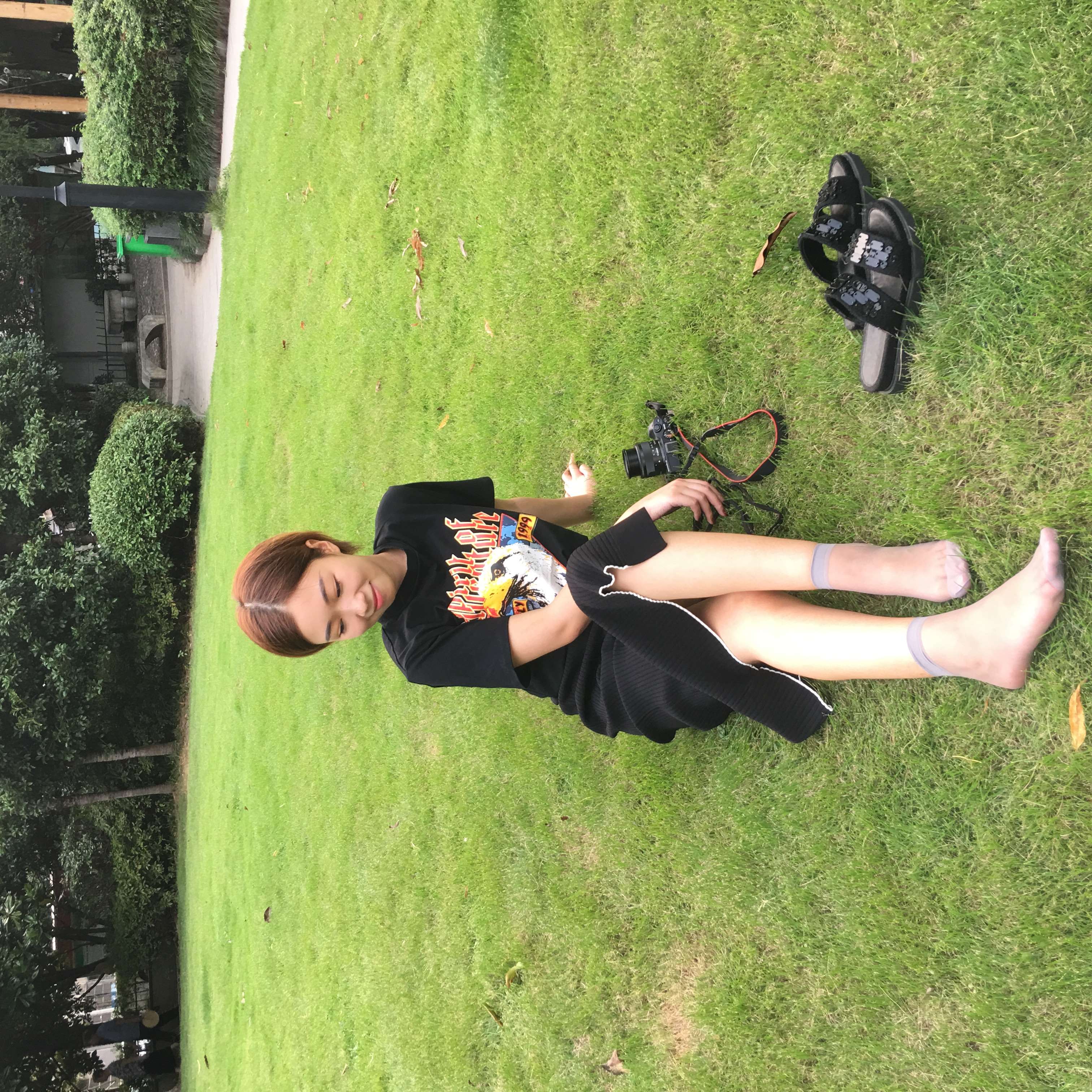 《小珊珊的短丝脚丫》作品图