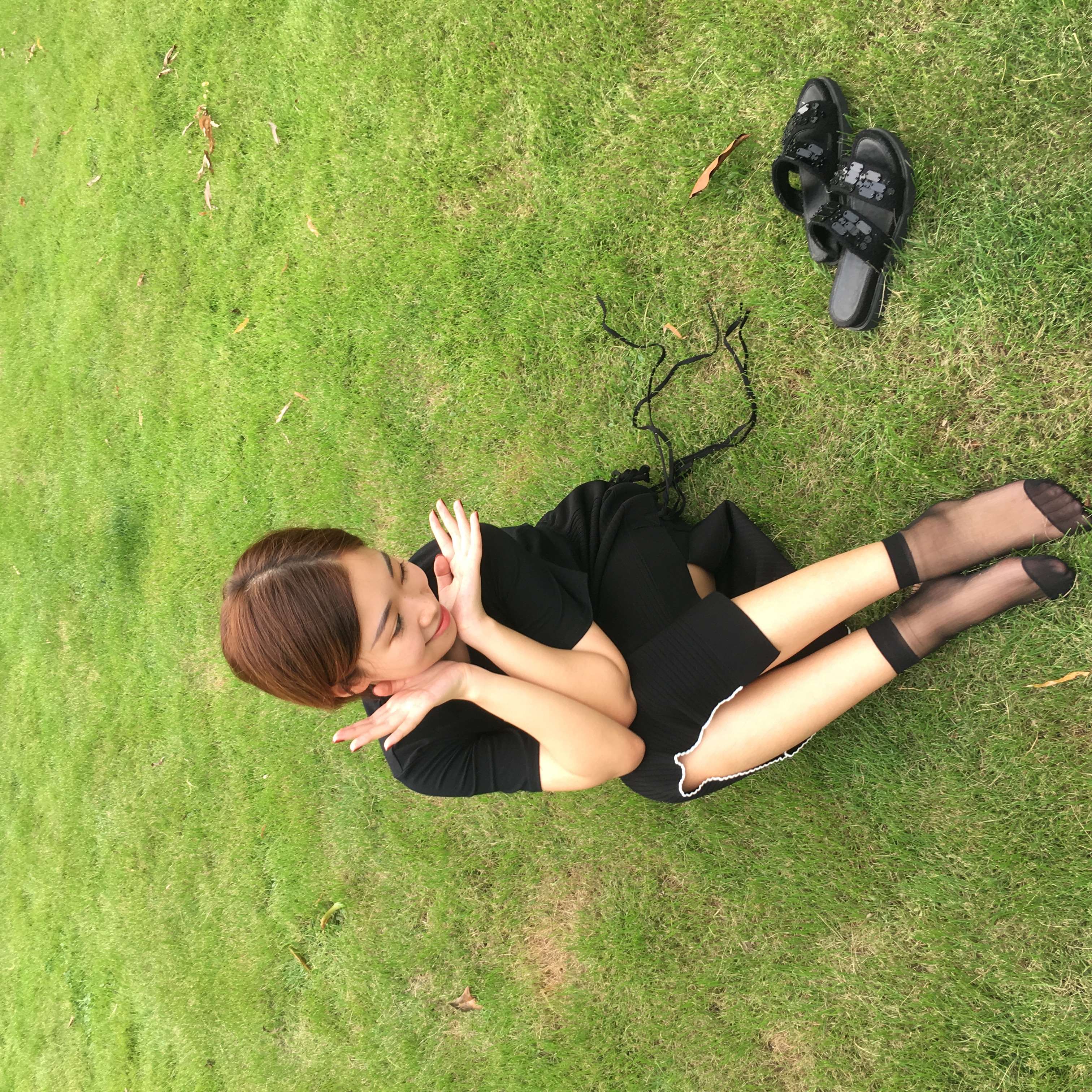 《小珊珊的短丝脚丫》作品图