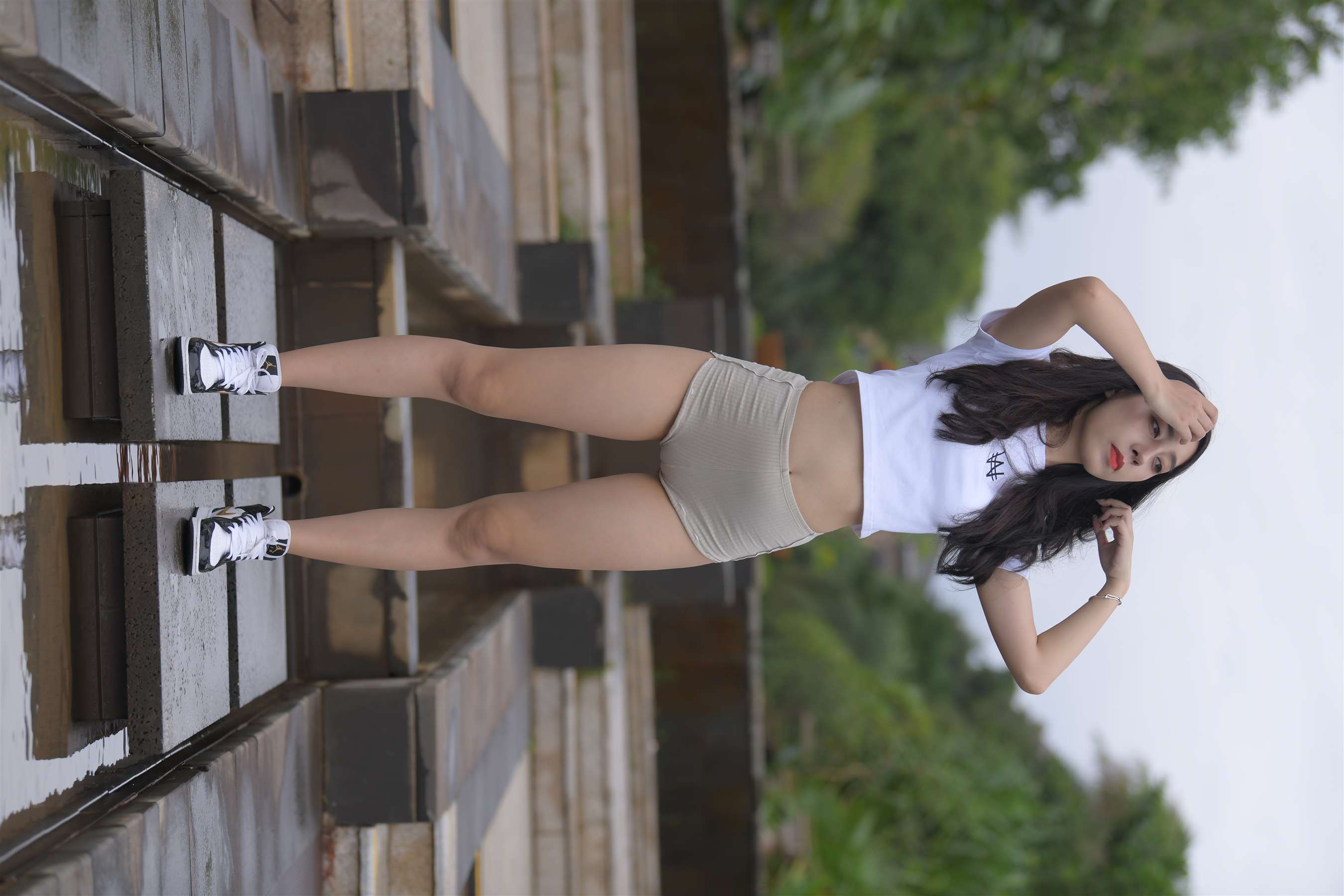 《短瑜伽裤の球鞋脚丫》作品图