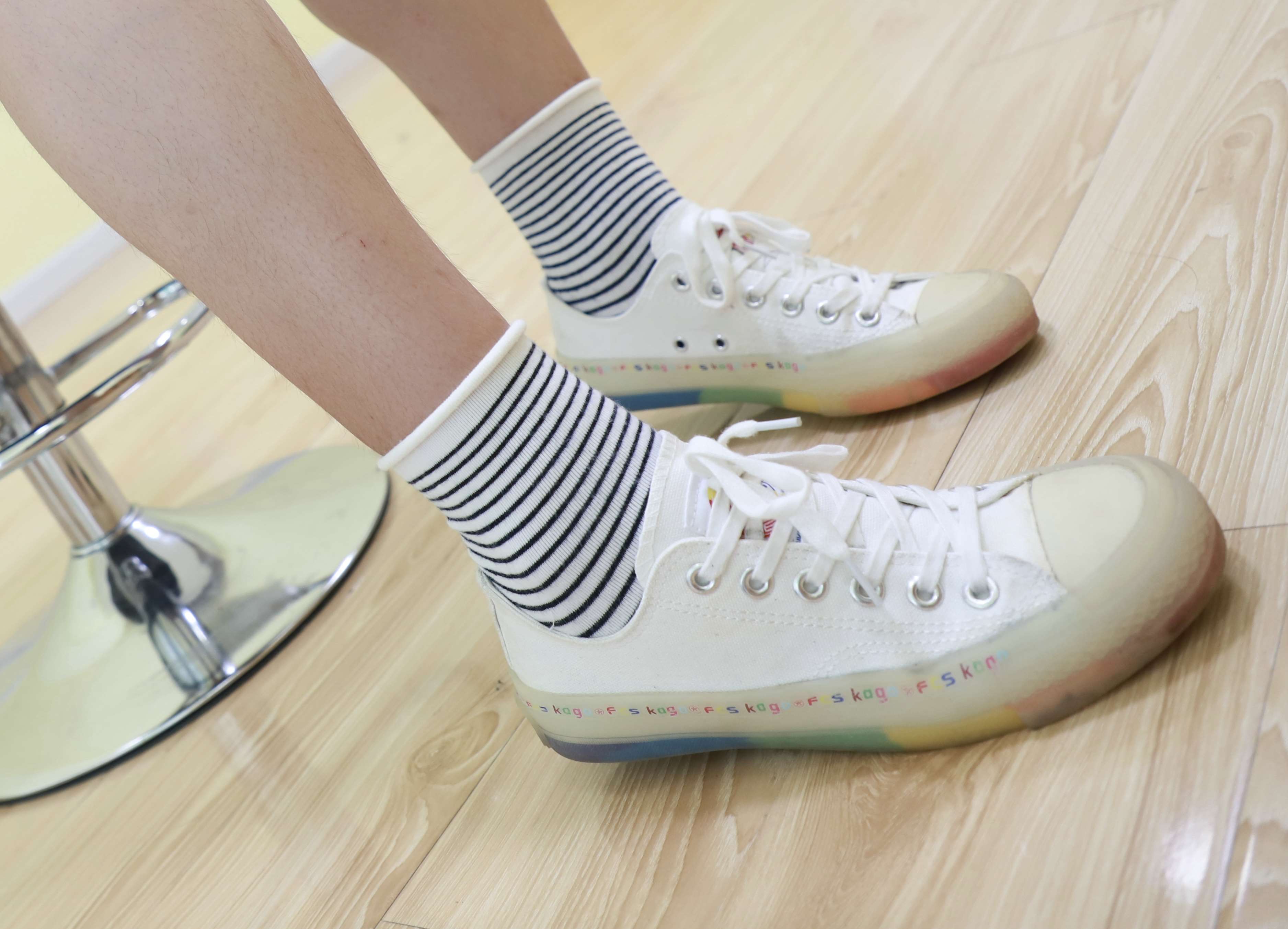 《黑色连衣裙の棉袜脚》作品图