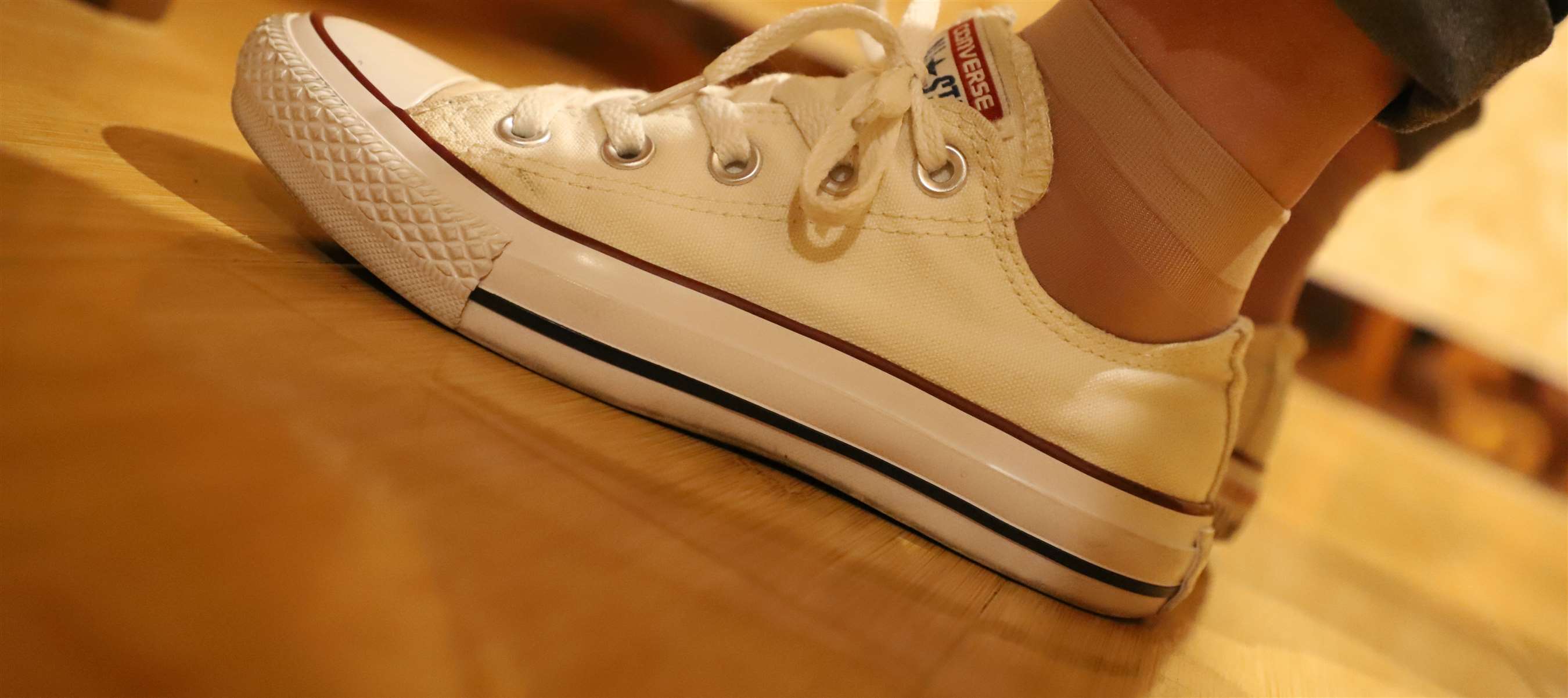 《大学生小罗38码脚》作品图