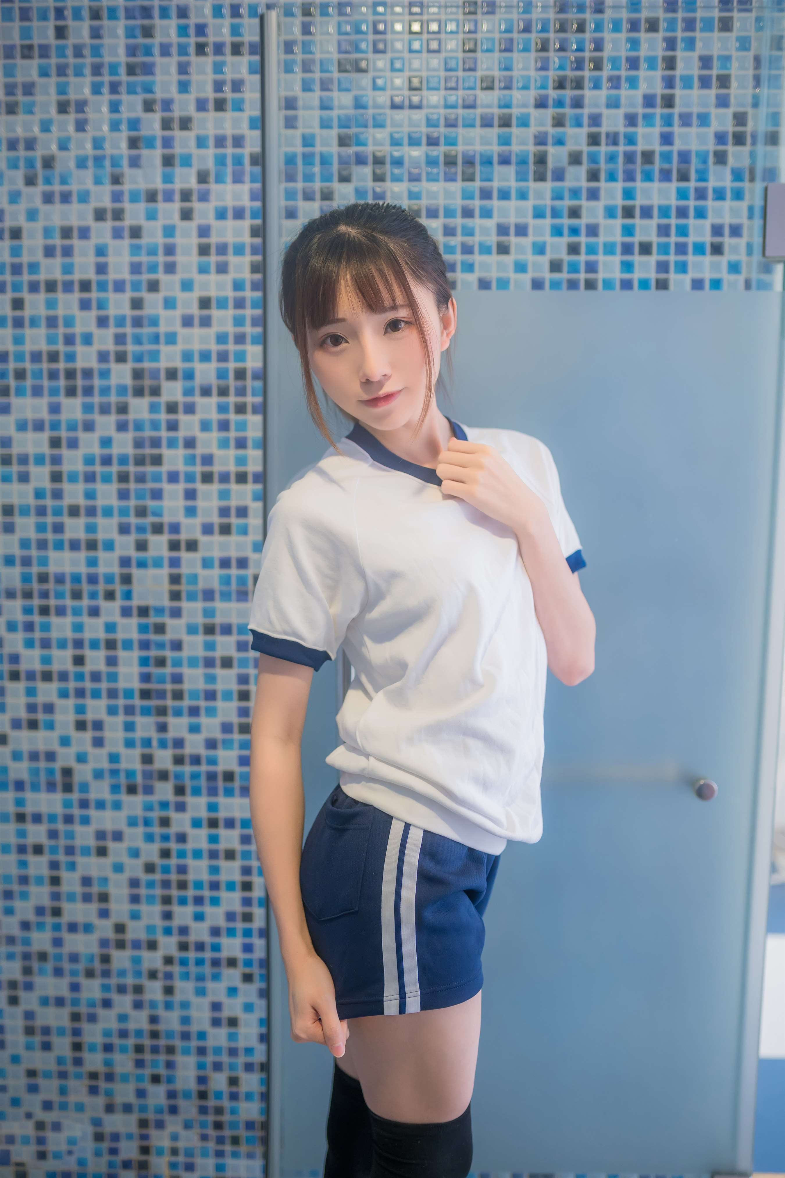 《浴室体操服》作品图