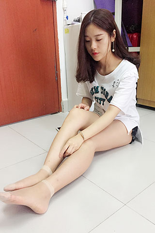 学妹寝室丝脚