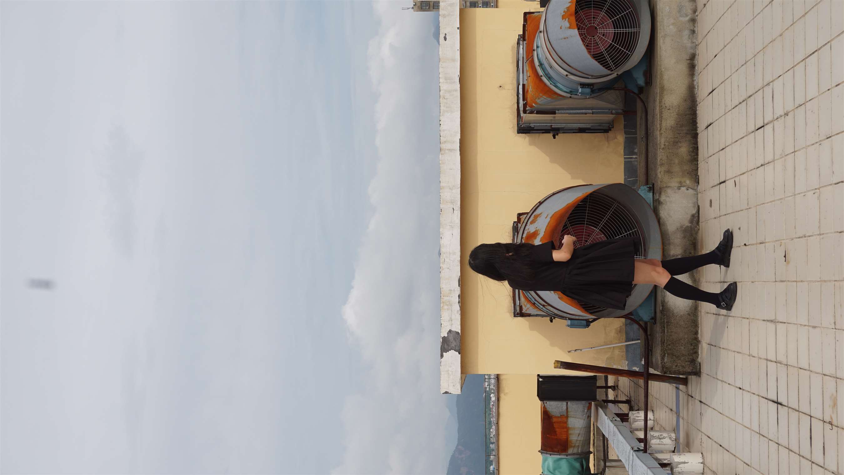 《天台眼镜少女》作品图