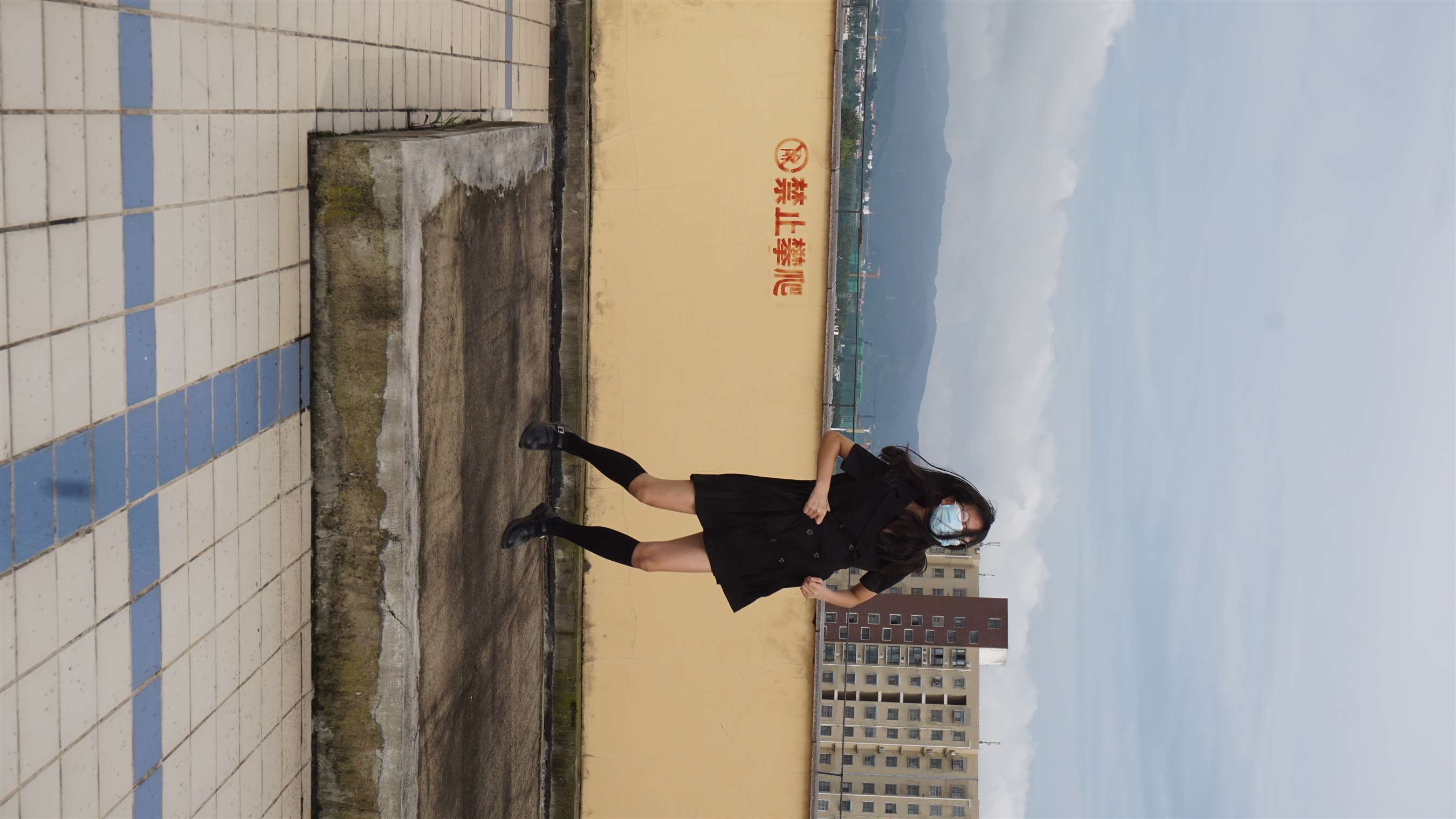 《天台眼镜少女》作品图