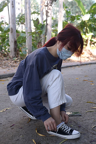 公园约拍帆布鞋の棉袜脚