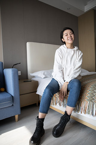 爱笑少女的短靴の棉袜脚+视频1个