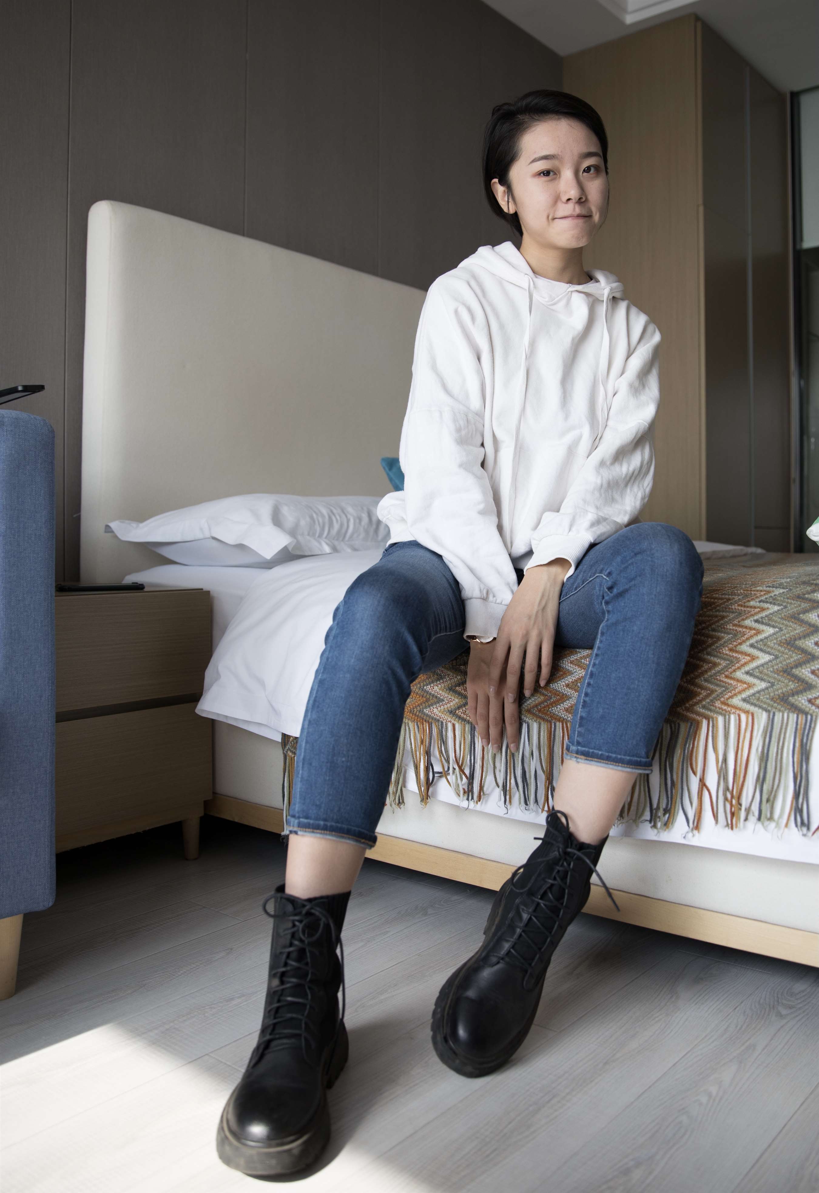 《爱笑少女的短靴の棉袜脚+视频1个》作品图