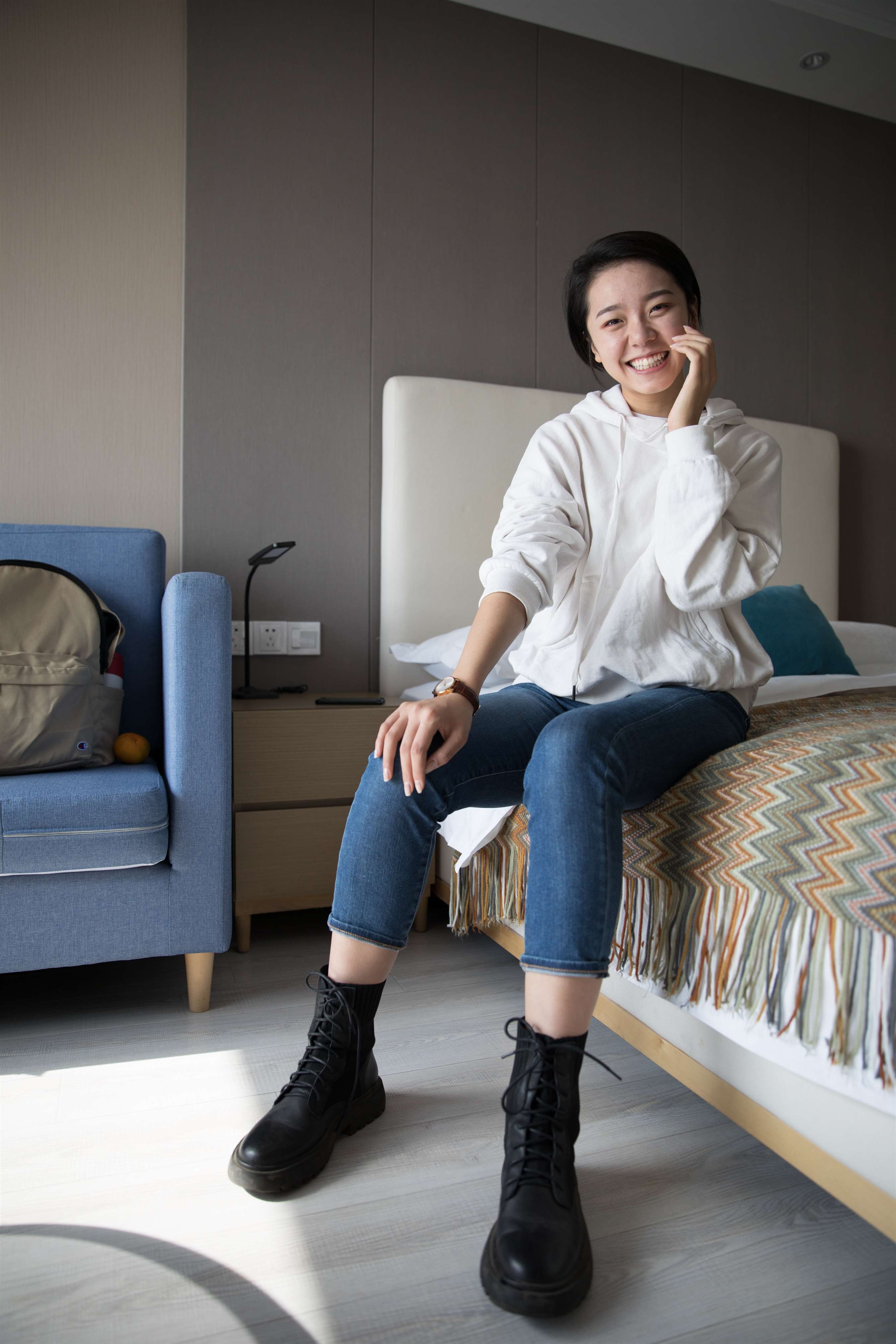 《爱笑少女的短靴の棉袜脚+视频1个》作品图