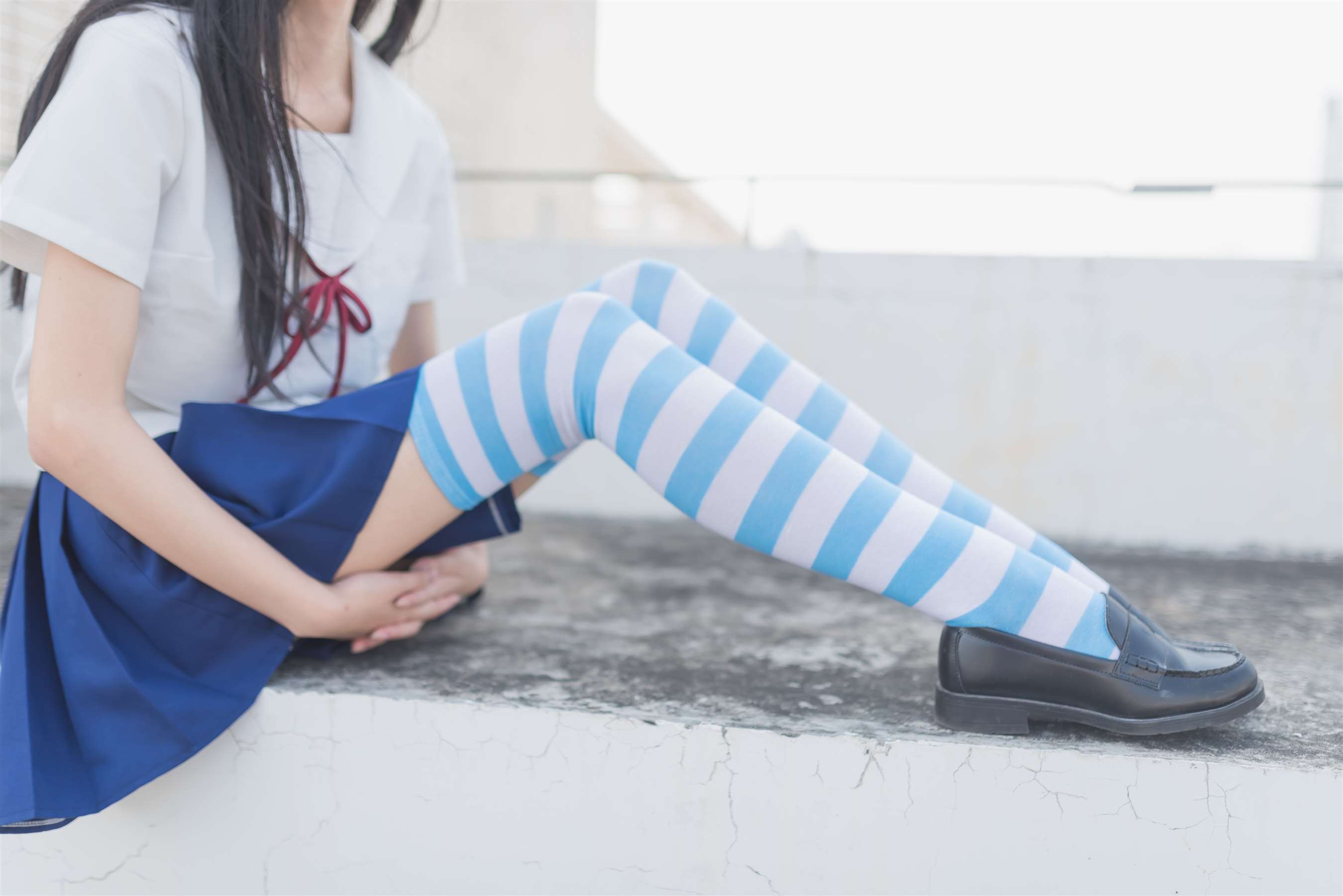 《JK制服の条纹棉袜脚》作品图