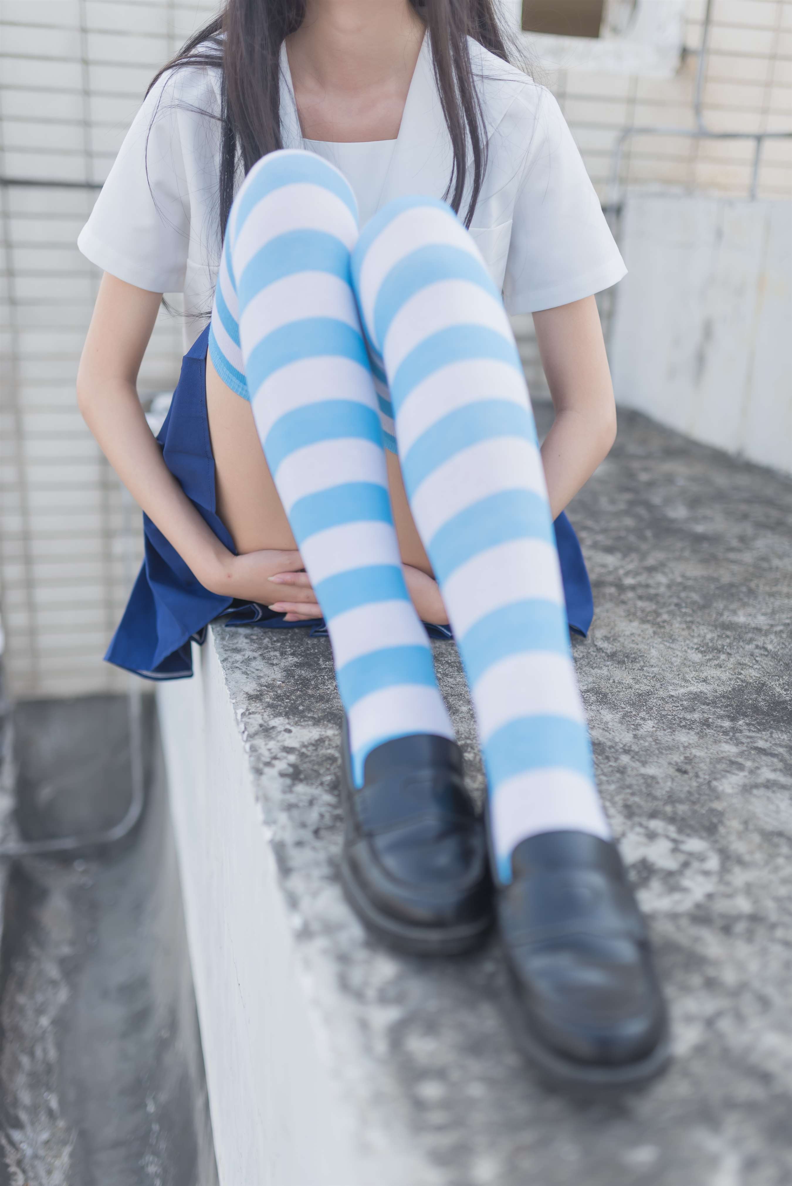 《JK制服の条纹棉袜脚》作品图