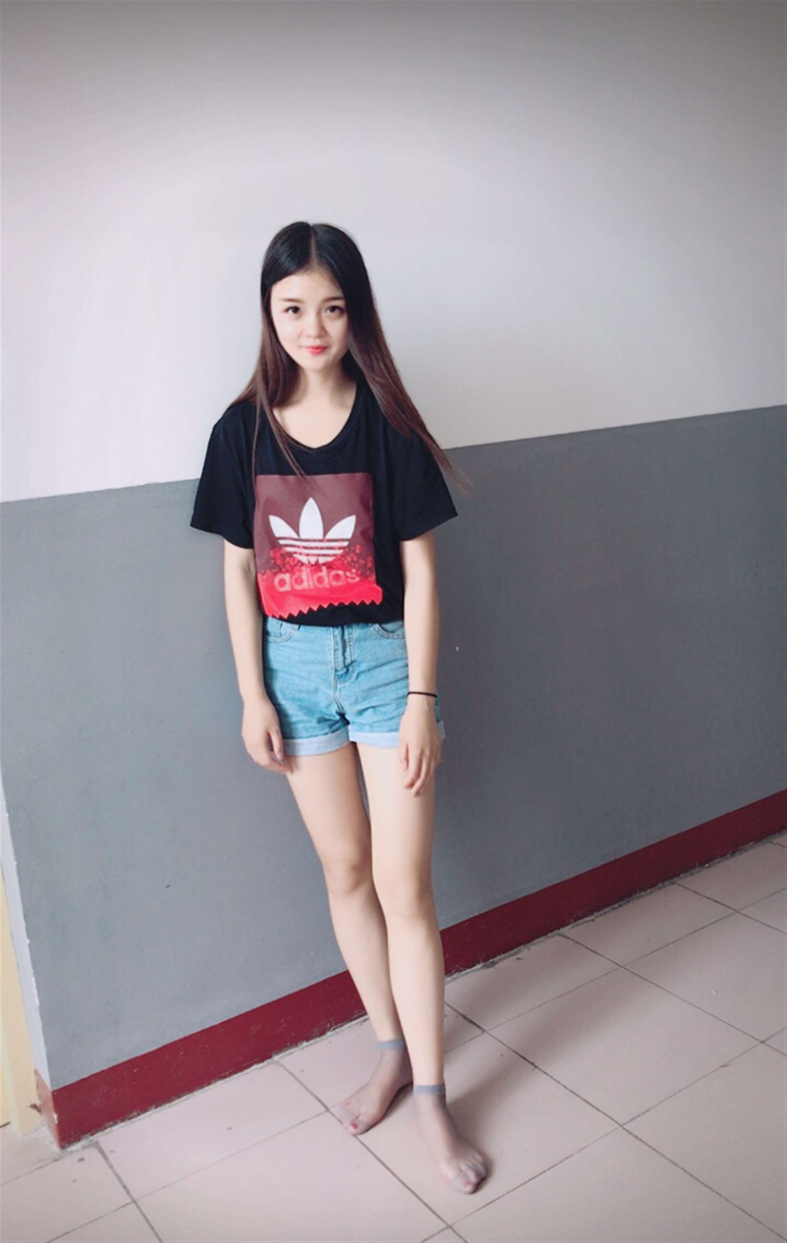 《李欢的短丝脚丫》作品图