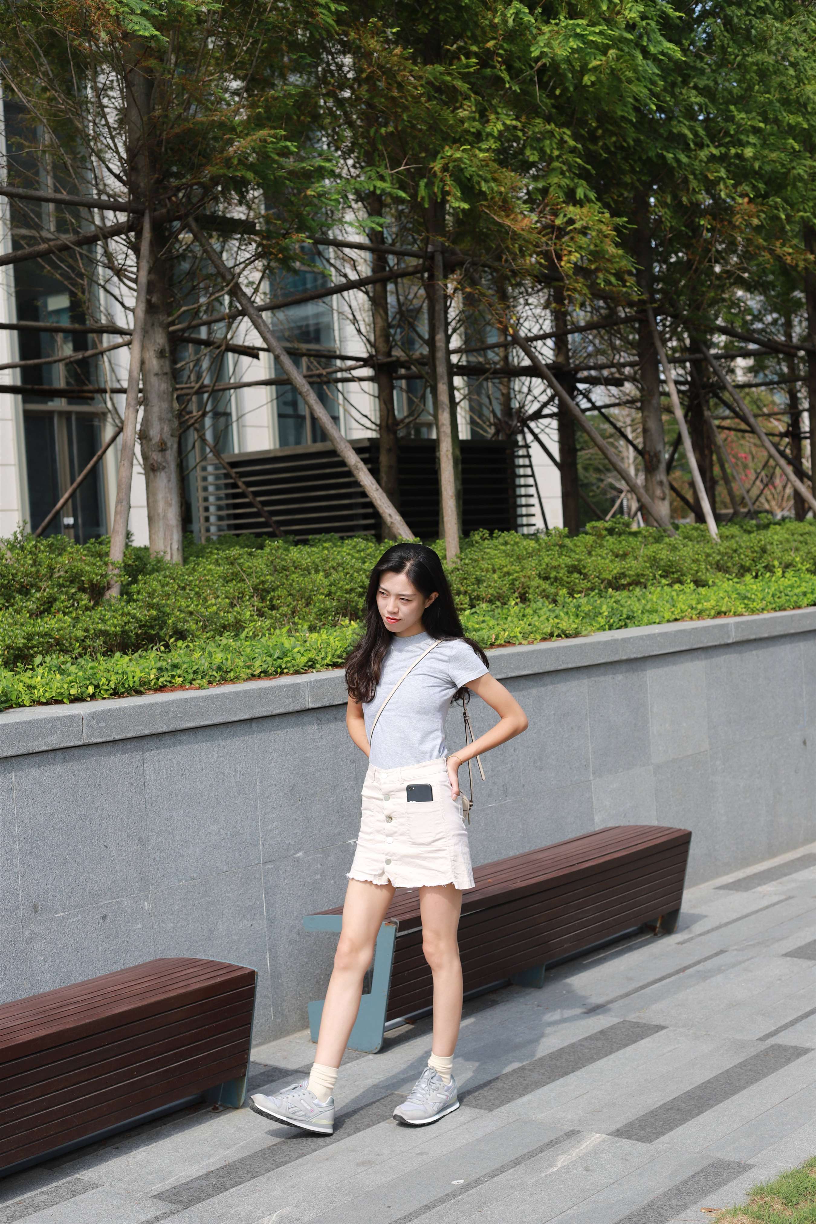 《热裤の运动鞋棉袜脚》作品图