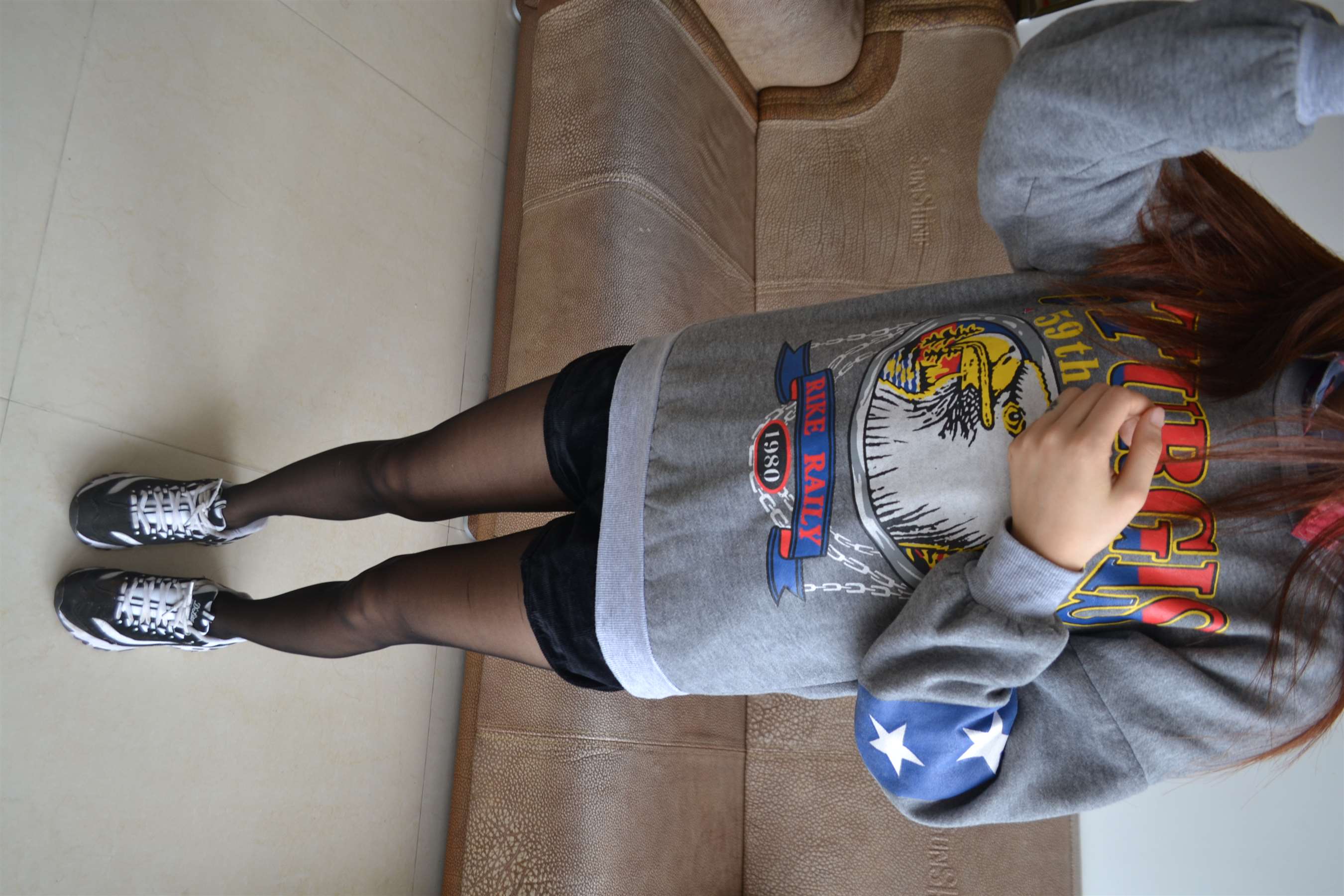 《雨婷的黑丝脚》作品图